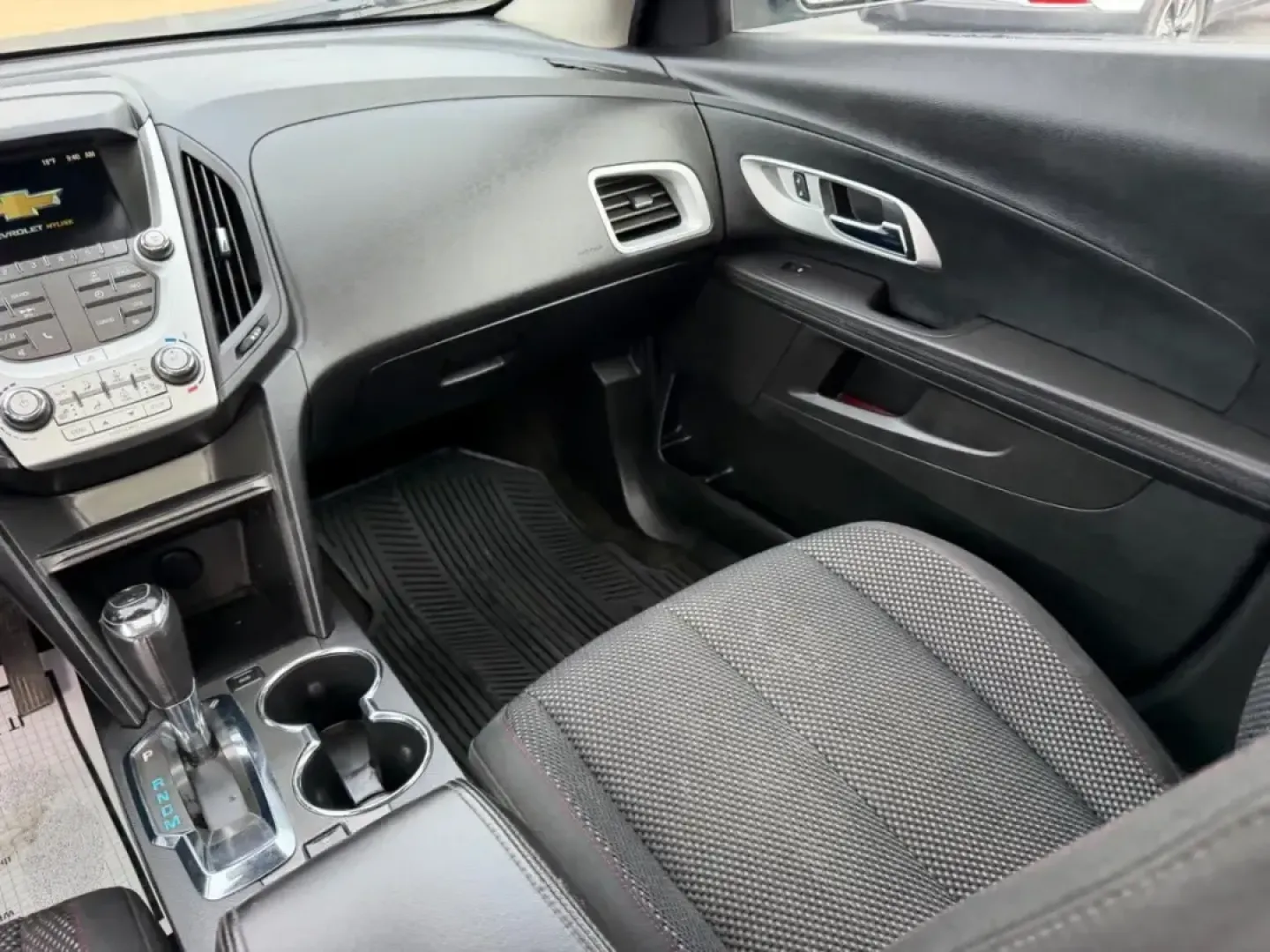 2017 /Jet Black Cloth Chevrolet Equinox LT (2GNALCEK5H1) with an 2.4L DOHC 4-cylinder SIDI,E10 Fuel capable : for 2.4L DOHC 4-cylinder engine, Automatic transmission, located at 970 Woodlawn Dr., Farmington, MO, 63640, (573) 431-7800, 37.825642, -90.468674 - ### Discover Your Next Adventure with the 2017 Chevrolet Equinox LT at Pettus CDJR Farmington!<br /> <br /> Are you ready to elevate your family adventures or enhance your daily commute? At Pettus CDJR Farmington, we understand that life is about journeys-whether you're off to soccer practice, explo - Photo#17