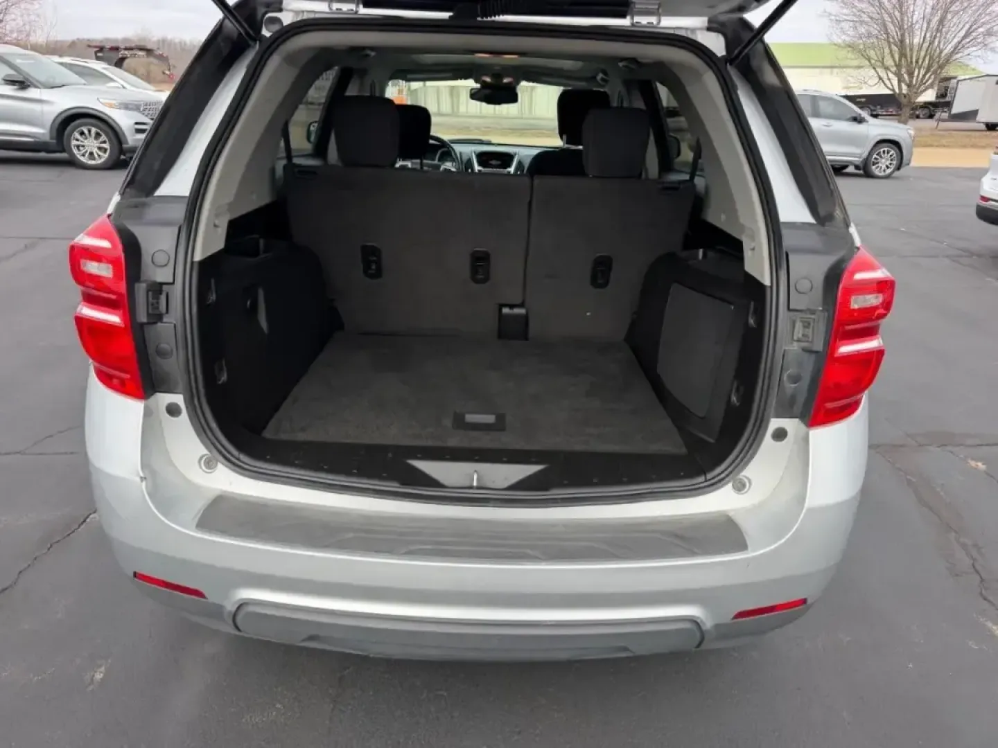 2017 /Jet Black Cloth Chevrolet Equinox LT (2GNALCEK5H1) with an 2.4L DOHC 4-cylinder SIDI,E10 Fuel capable : for 2.4L DOHC 4-cylinder engine, Automatic transmission, located at 970 Woodlawn Dr., Farmington, MO, 63640, (573) 431-7800, 37.825642, -90.468674 - ### Discover Your Next Adventure with the 2017 Chevrolet Equinox LT at Pettus CDJR Farmington!<br /> <br /> Are you ready to elevate your family adventures or enhance your daily commute? At Pettus CDJR Farmington, we understand that life is about journeys-whether you're off to soccer practice, explo - Photo#4