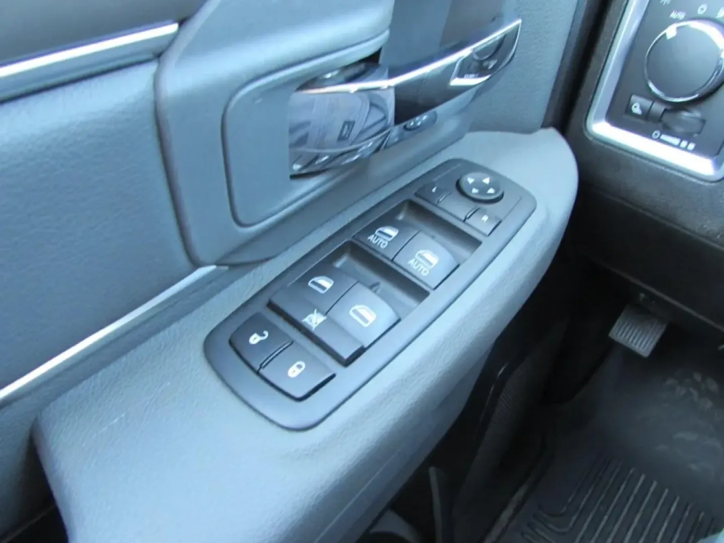 2019 /Black Ram 1500 SLT (1C6RR6TTXKS) with an 5.7L V8 OHV 16V engine, 8A transmission, located at 12830 Highway 21, De Soto, MO, 63020, (636) 337-7777, 38.153099, -90.573624 - Elevate your lifestyle with the perfect blend of power, style, and functionality that comes with the 2019 Ram 1500-a truck designed for those who demand more from their vehicle. Whether you're a weekend warrior heading off for an adventure, a busy professional navigating long commutes, or a growing - Photo#27