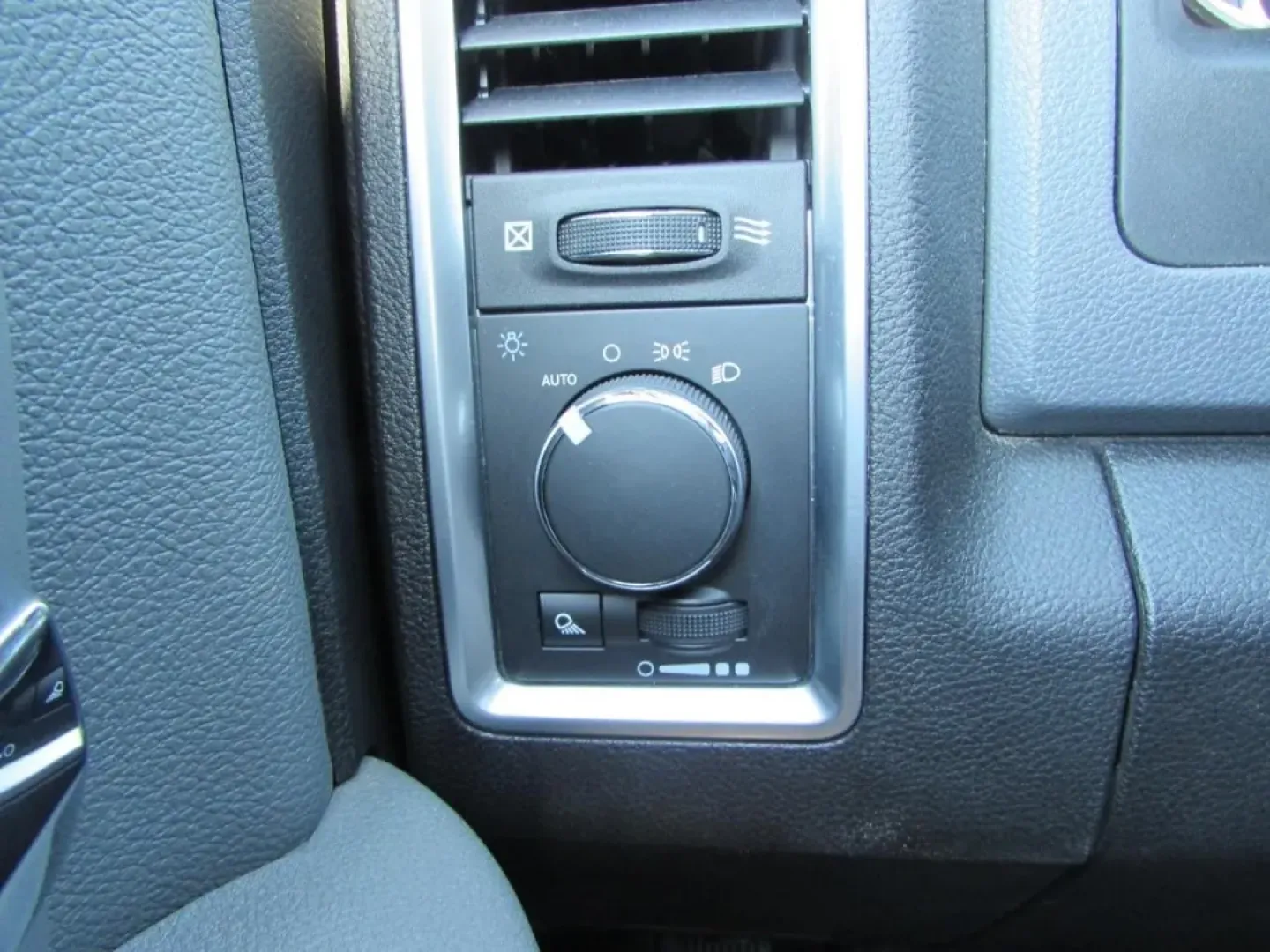 2019 /Black Ram 1500 SLT (1C6RR6TTXKS) with an 5.7L V8 OHV 16V engine, 8A transmission, located at 12830 Highway 21, De Soto, MO, 63020, (636) 337-7777, 38.153099, -90.573624 - Elevate your lifestyle with the perfect blend of power, style, and functionality that comes with the 2019 Ram 1500-a truck designed for those who demand more from their vehicle. Whether you're a weekend warrior heading off for an adventure, a busy professional navigating long commutes, or a growing - Photo#28