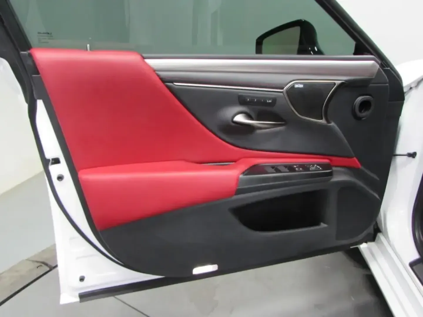 2020 /Circuit Red Lexus ES 350 F Sport (58AGZ1B11LU) with an 3.5L V6 DOHC 24V engine, Automatic transmission, located at 12830 Highway 21, De Soto, MO, 63020, (636) 337-7777, 38.153099, -90.573624 - **Experience Luxury and Performance with the 2020 Lexus ES 350 F SPORT Perfect for Your Daily Drive!**<br /> <br /> Are you searching for a vehicle that impeccably combines luxury, performance, and reliability? Look no further than the stunning 2020 Lexus ES 350 F SPORT, now available at Pettus CDJ - Photo#11
