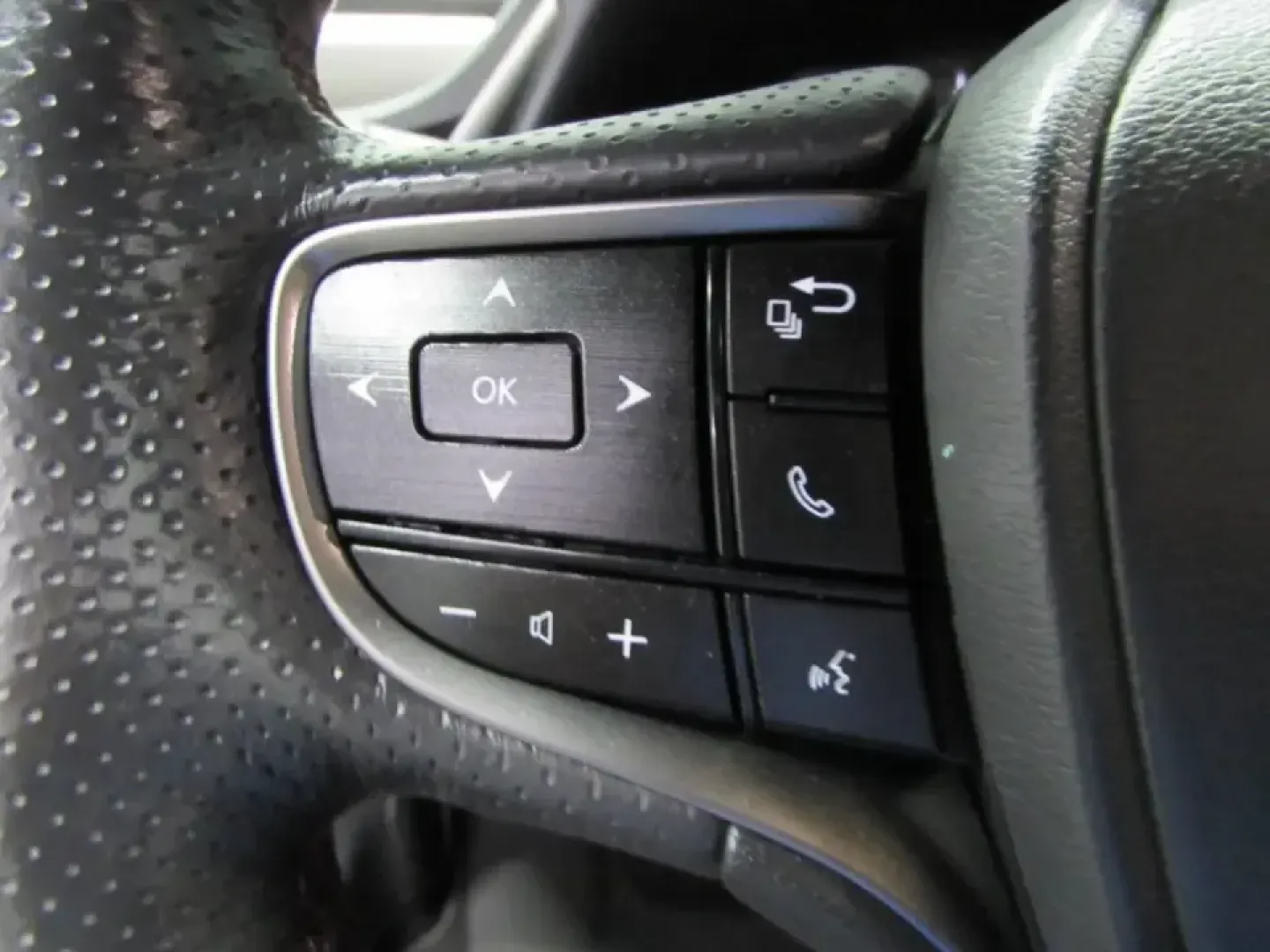 2020 /Circuit Red Lexus ES 350 F Sport (58AGZ1B11LU) with an 3.5L V6 DOHC 24V engine, Automatic transmission, located at 12830 Highway 21, De Soto, MO, 63020, (636) 337-7777, 38.153099, -90.573624 - **Experience Luxury and Performance with the 2020 Lexus ES 350 F SPORT Perfect for Your Daily Drive!**<br /> <br /> Are you searching for a vehicle that impeccably combines luxury, performance, and reliability? Look no further than the stunning 2020 Lexus ES 350 F SPORT, now available at Pettus CDJ - Photo#23