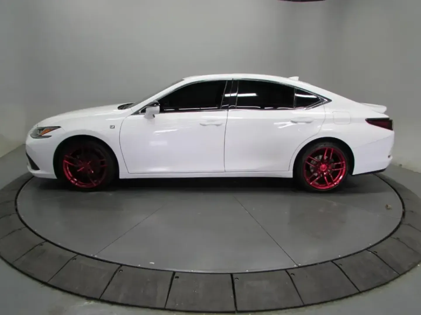 2020 /Circuit Red Lexus ES 350 F Sport (58AGZ1B11LU) with an 3.5L V6 DOHC 24V engine, Automatic transmission, located at 12830 Highway 21, De Soto, MO, 63020, (636) 337-7777, 38.153099, -90.573624 - **Experience Luxury and Performance with the 2020 Lexus ES 350 F SPORT Perfect for Your Daily Drive!**<br /> <br /> Are you searching for a vehicle that impeccably combines luxury, performance, and reliability? Look no further than the stunning 2020 Lexus ES 350 F SPORT, now available at Pettus CDJ - Photo#3
