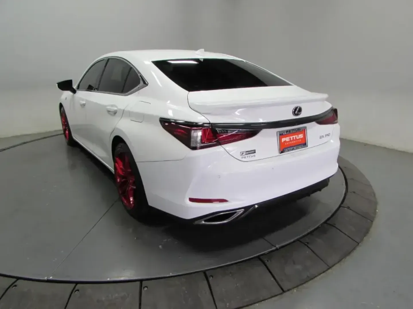 2020 /Circuit Red Lexus ES 350 F Sport (58AGZ1B11LU) with an 3.5L V6 DOHC 24V engine, Automatic transmission, located at 12830 Highway 21, De Soto, MO, 63020, (636) 337-7777, 38.153099, -90.573624 - **Experience Luxury and Performance with the 2020 Lexus ES 350 F SPORT Perfect for Your Daily Drive!**<br /> <br /> Are you searching for a vehicle that impeccably combines luxury, performance, and reliability? Look no further than the stunning 2020 Lexus ES 350 F SPORT, now available at Pettus CDJ - Photo#4