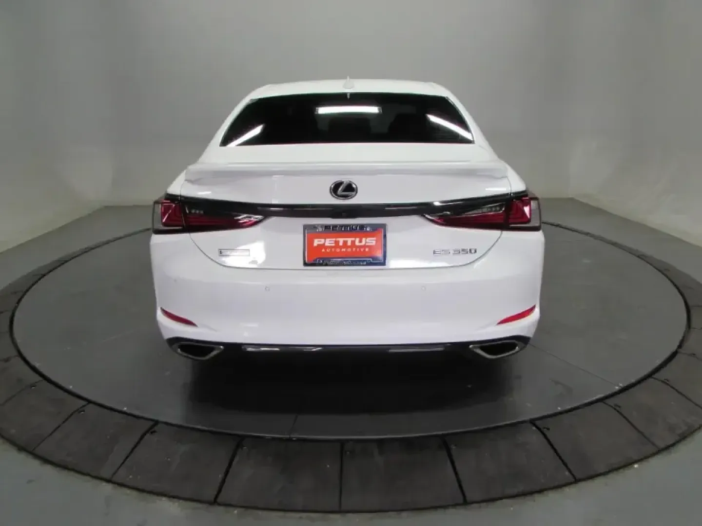 2020 /Circuit Red Lexus ES 350 F Sport (58AGZ1B11LU) with an 3.5L V6 DOHC 24V engine, Automatic transmission, located at 12830 Highway 21, De Soto, MO, 63020, (636) 337-7777, 38.153099, -90.573624 - **Experience Luxury and Performance with the 2020 Lexus ES 350 F SPORT Perfect for Your Daily Drive!**<br /> <br /> Are you searching for a vehicle that impeccably combines luxury, performance, and reliability? Look no further than the stunning 2020 Lexus ES 350 F SPORT, now available at Pettus CDJ - Photo#5