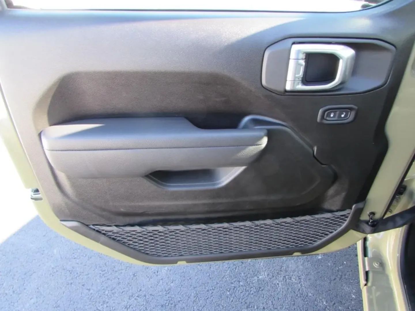 2026 /Black Jeep Wrangler Sport (1C4PJXANXTW) with an 2.0L L4 DOHC 16V TURBO engine, 6M transmission, located at 12830 Highway 21, De Soto, MO, 63020, (636) 337-7777, 38.153099, -90.573624 - **Unleash Your Adventurous Spirit with the 2026 Jeep Wrangler Sport at Pettus CDJR DeSoto!**<br /> <br /> If you're dreaming of weekend getaways filled with off-road adventures or simply want a reliable SUV for your daily commute, the 2026 Jeep Wrangler Sport is the perfect companion. With its rugge - Photo#11