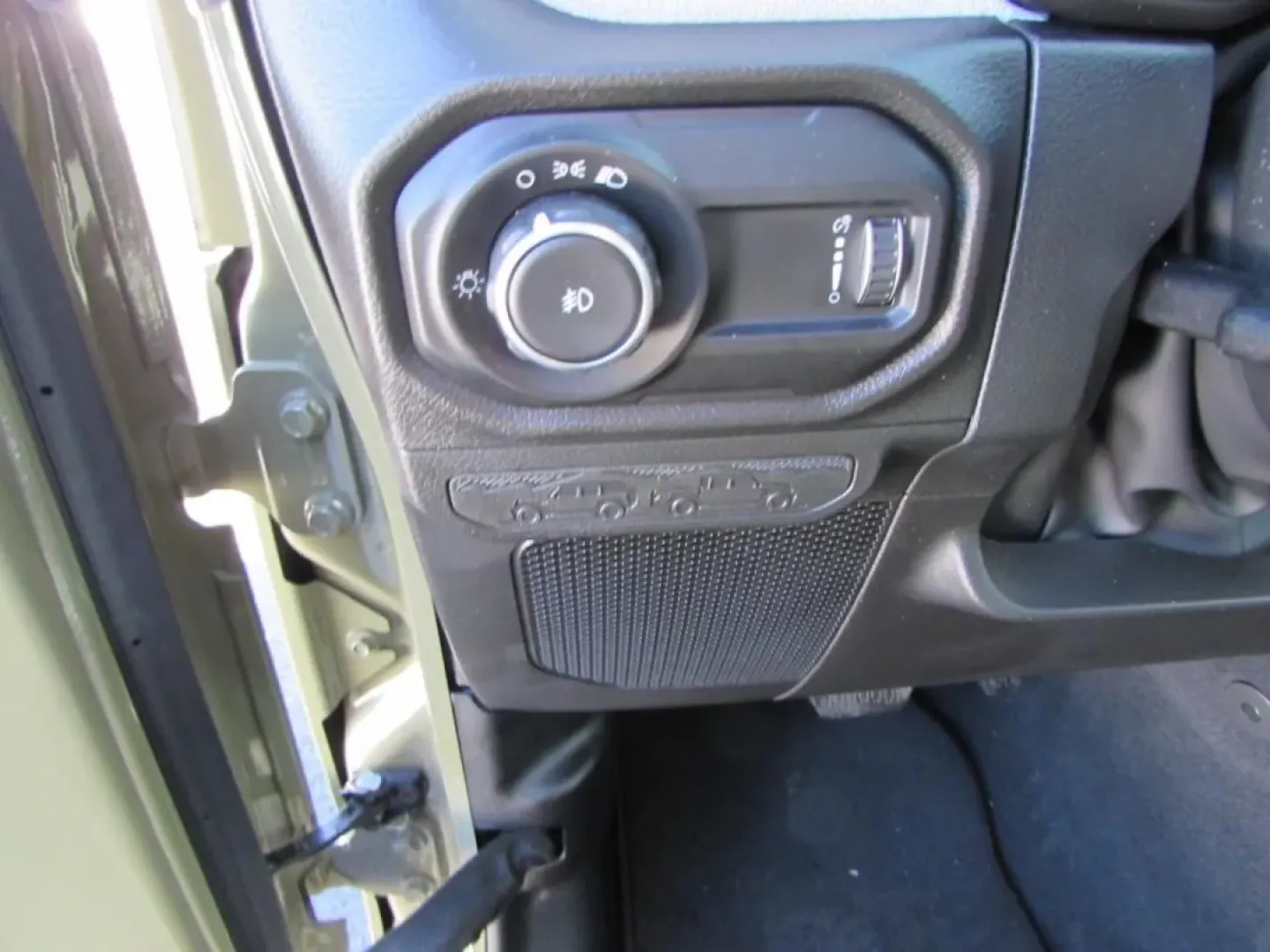 2026 /Black Jeep Wrangler Sport (1C4PJXANXTW) with an 2.0L L4 DOHC 16V TURBO engine, 6M transmission, located at 12830 Highway 21, De Soto, MO, 63020, (636) 337-7777, 38.153099, -90.573624 - **Unleash Your Adventurous Spirit with the 2026 Jeep Wrangler Sport at Pettus CDJR DeSoto!**<br /> <br /> If you're dreaming of weekend getaways filled with off-road adventures or simply want a reliable SUV for your daily commute, the 2026 Jeep Wrangler Sport is the perfect companion. With its rugge - Photo#13