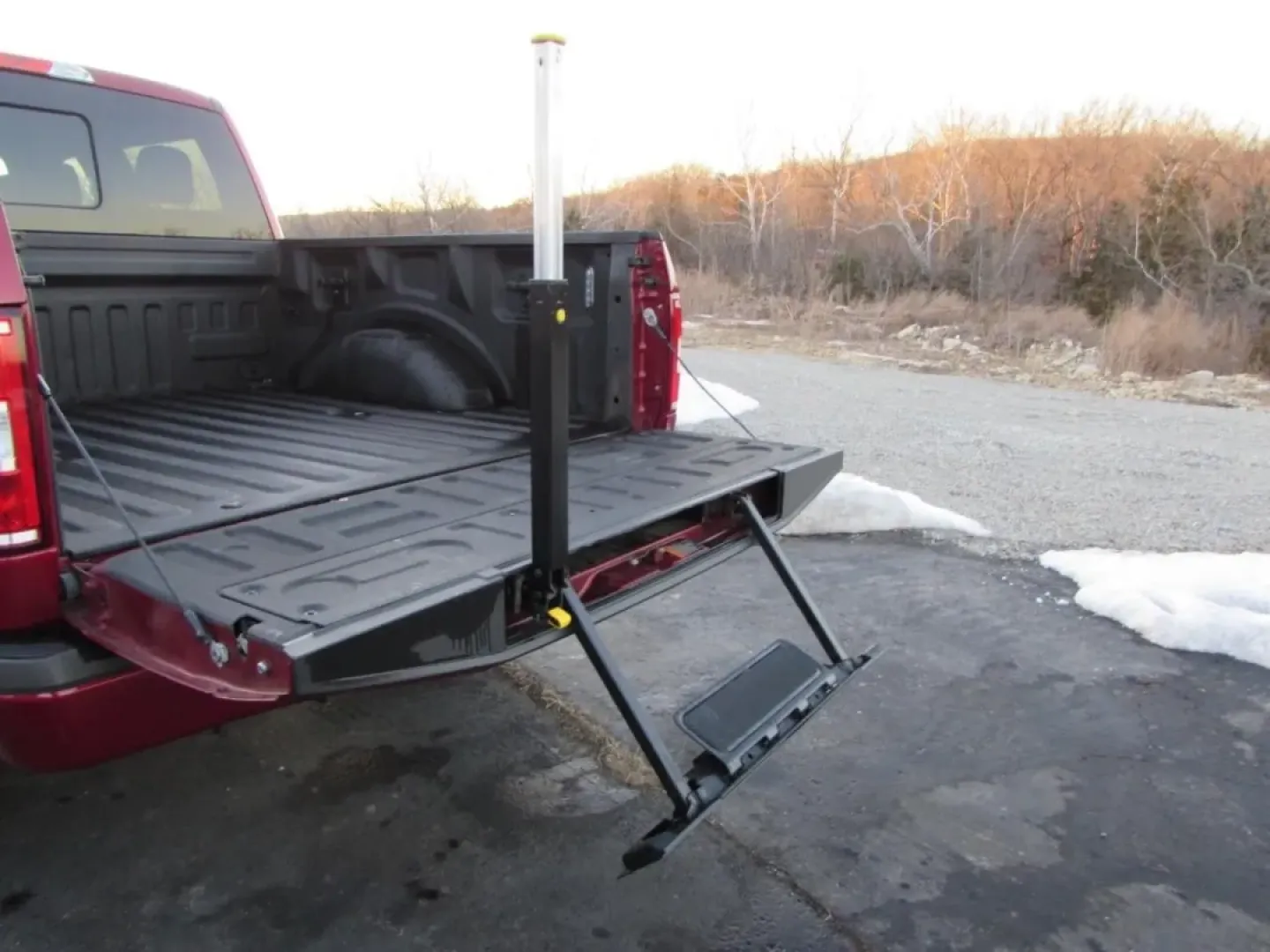2019 /Black Ford F-150 XLT (1FTEW1E58KK) with an 5.0L V8 OHV 32V engine, 6A transmission, located at 12836 Highway 21, De Soto, MO, 63020, (636) 337-7777, 38.151867, -90.575615 - **Conquer Every Adventure with the 2019 Ford F-150 Your Ultimate Truck Companion!**<br /> <br /> Are you ready to elevate your lifestyle with a vehicle that's built for adventure? Whether you're hauling gear for a weekend camping trip, navigating the daily commute, or managing family logistics, the - Photo#13