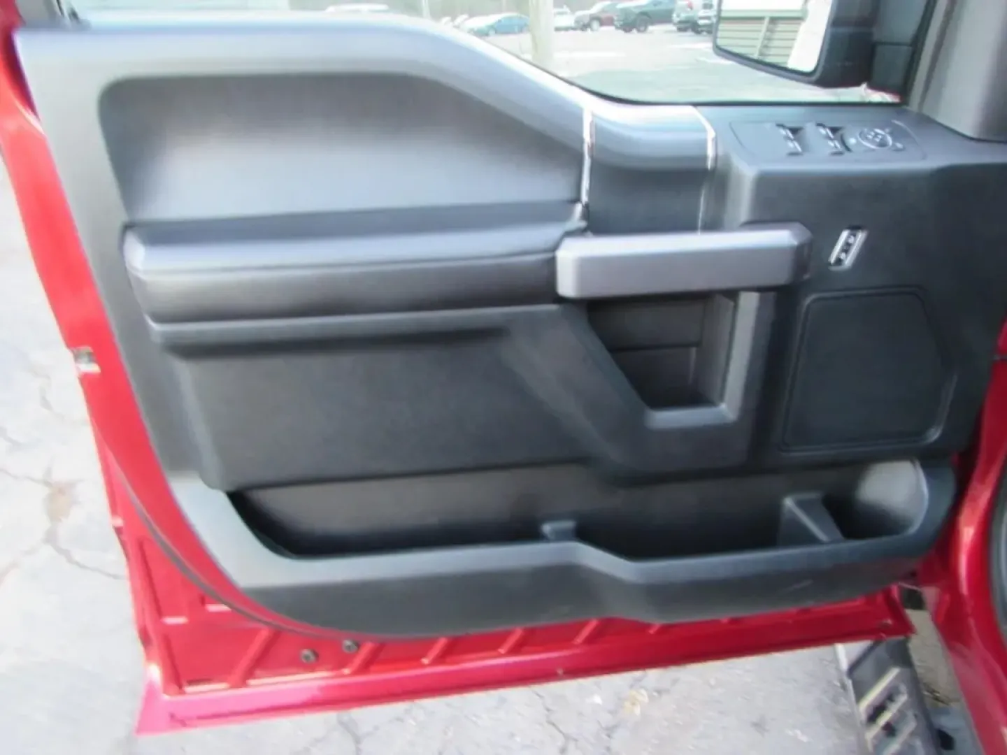 2019 /Black Ford F-150 XLT (1FTEW1E58KK) with an 5.0L V8 OHV 32V engine, 6A transmission, located at 12836 Highway 21, De Soto, MO, 63020, (636) 337-7777, 38.151867, -90.575615 - **Conquer Every Adventure with the 2019 Ford F-150 Your Ultimate Truck Companion!**<br /> <br /> Are you ready to elevate your lifestyle with a vehicle that's built for adventure? Whether you're hauling gear for a weekend camping trip, navigating the daily commute, or managing family logistics, the - Photo#16