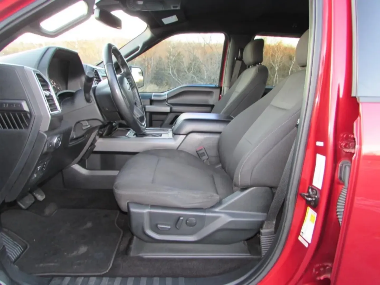 2019 /Black Ford F-150 XLT (1FTEW1E58KK) with an 5.0L V8 OHV 32V engine, 6A transmission, located at 12836 Highway 21, De Soto, MO, 63020, (636) 337-7777, 38.151867, -90.575615 - **Conquer Every Adventure with the 2019 Ford F-150 Your Ultimate Truck Companion!**<br /> <br /> Are you ready to elevate your lifestyle with a vehicle that's built for adventure? Whether you're hauling gear for a weekend camping trip, navigating the daily commute, or managing family logistics, the - Photo#17