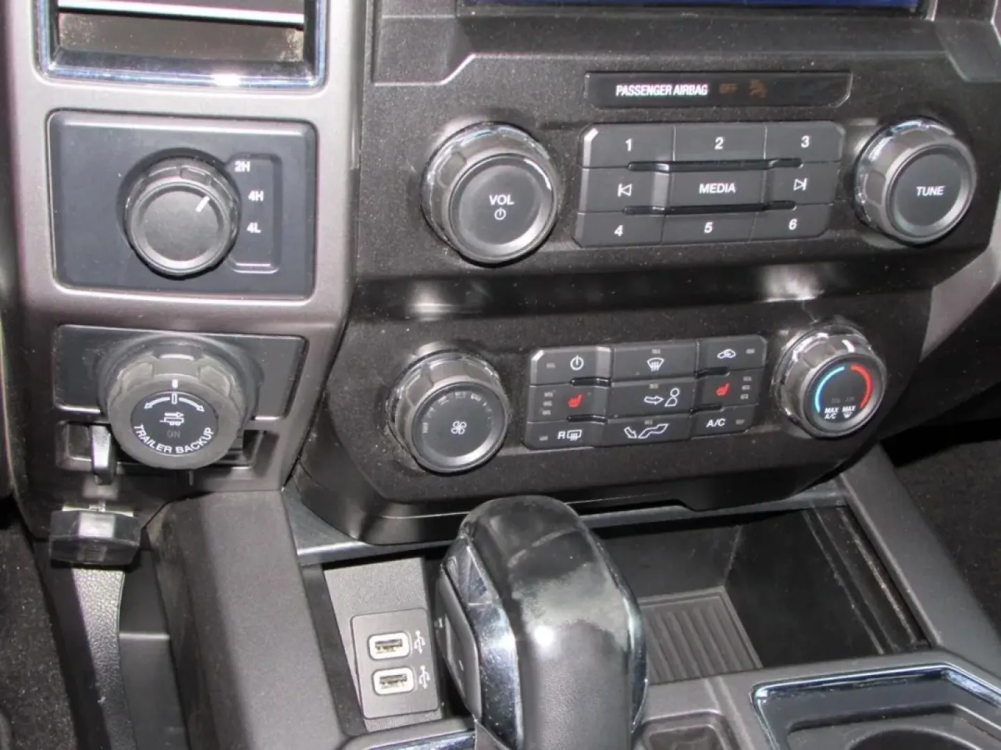 2019 /Black Ford F-150 XLT (1FTEW1E58KK) with an 5.0L V8 OHV 32V engine, 6A transmission, located at 12836 Highway 21, De Soto, MO, 63020, (636) 337-7777, 38.151867, -90.575615 - **Conquer Every Adventure with the 2019 Ford F-150 Your Ultimate Truck Companion!**<br /> <br /> Are you ready to elevate your lifestyle with a vehicle that's built for adventure? Whether you're hauling gear for a weekend camping trip, navigating the daily commute, or managing family logistics, the - Photo#26