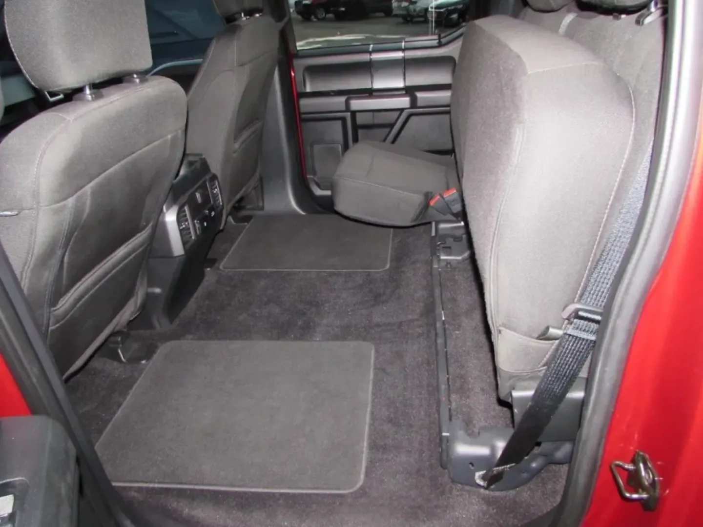 2019 /Black Ford F-150 XLT (1FTEW1E58KK) with an 5.0L V8 OHV 32V engine, 6A transmission, located at 12836 Highway 21, De Soto, MO, 63020, (636) 337-7777, 38.151867, -90.575615 - **Conquer Every Adventure with the 2019 Ford F-150 Your Ultimate Truck Companion!**<br /> <br /> Are you ready to elevate your lifestyle with a vehicle that's built for adventure? Whether you're hauling gear for a weekend camping trip, navigating the daily commute, or managing family logistics, the - Photo#32