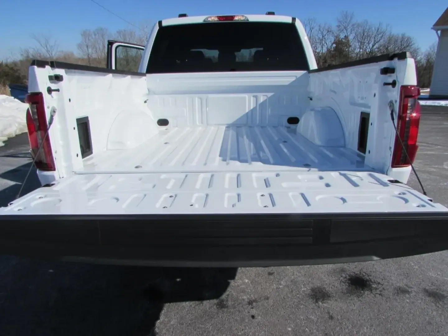 2026 /Black Ford F-150 STX (1FTEW2LP3TK) with an 2.7L V6 EcoBoost engine, 6A transmission, located at 12836 Highway 21, De Soto, MO, 63020, (636) 337-7777, 38.151867, -90.575615 - Transform your daily routine with the 2026 Ford F-150 STX, an exceptional choice for anyone seeking a powerful truck that doesn't sacrifice comfort and technology. Whether you're a busy professional commuting through De Soto or planning a weekend adventure in the scenic Ozarks, this rugged yet refin - Photo#12