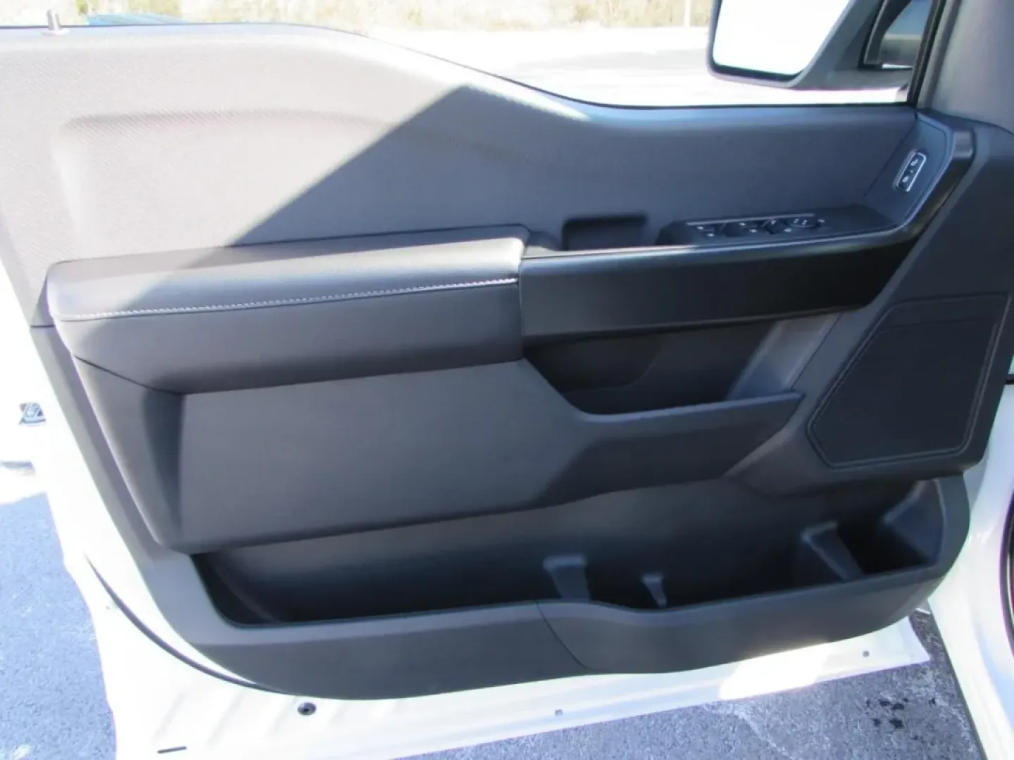 2026 /Black Ford F-150 STX (1FTEW2LP3TK) with an 2.7L V6 EcoBoost engine, 6A transmission, located at 12836 Highway 21, De Soto, MO, 63020, (636) 337-7777, 38.151867, -90.575615 - Transform your daily routine with the 2026 Ford F-150 STX, an exceptional choice for anyone seeking a powerful truck that doesn't sacrifice comfort and technology. Whether you're a busy professional commuting through De Soto or planning a weekend adventure in the scenic Ozarks, this rugged yet refin - Photo#13