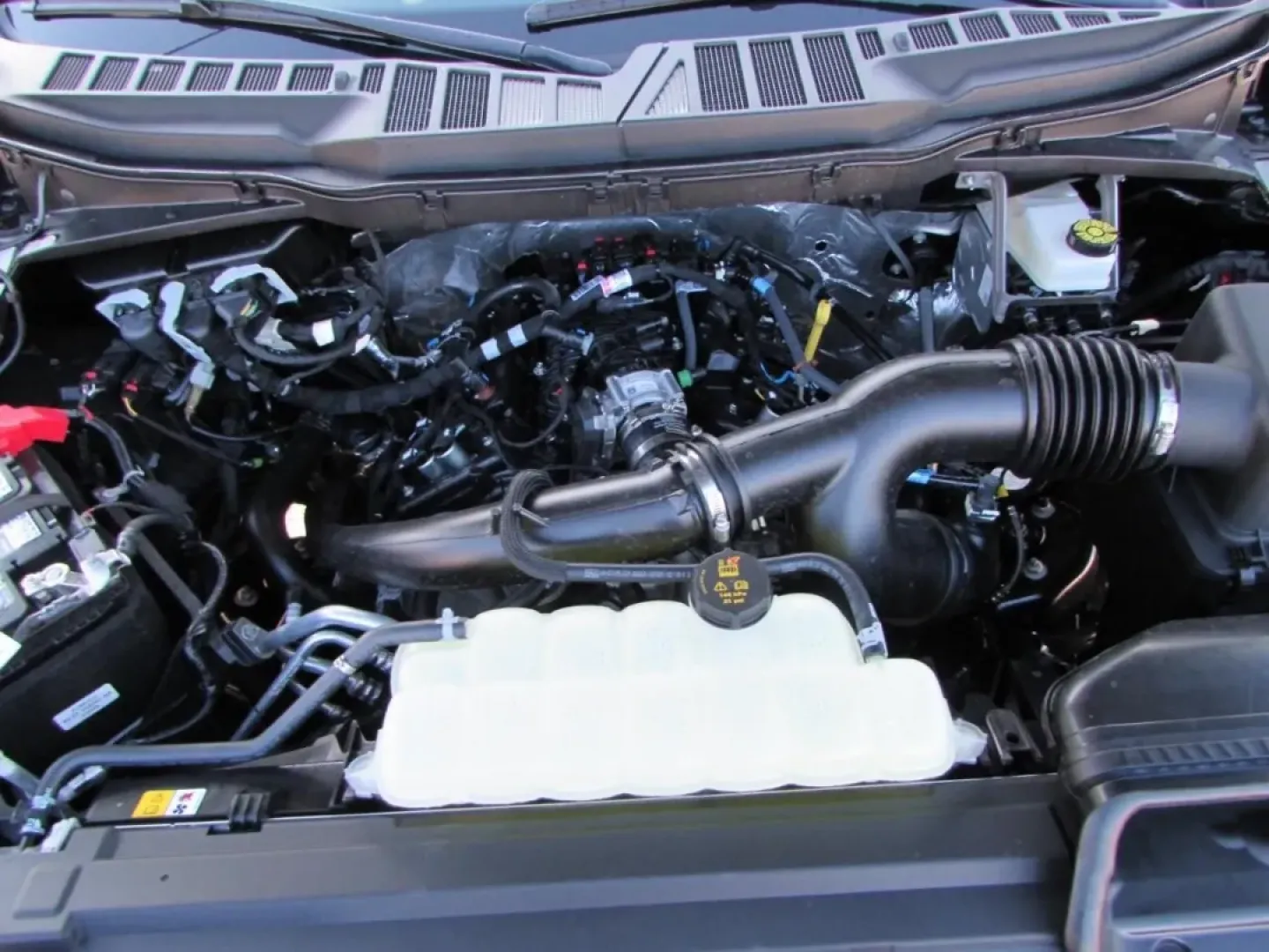 2026 /Black Ford F-150 STX (1FTEW2LPXTK) with an 2.7L V6 EcoBoost engine, 6A transmission, located at 12836 Highway 21, De Soto, MO, 63020, (636) 337-7777, 38.151867, -90.575615 - Looking for the perfect truck to enhance your work-life balance, family adventures, or weekend getaways? Look no further! At Pettus Ford De Soto in De Soto, MO, we present to you a fantastic opportunity to own a near-new 2026 Ford F-150 STX. With just 5 miles on the odometer, this quality used vehic - Photo#8