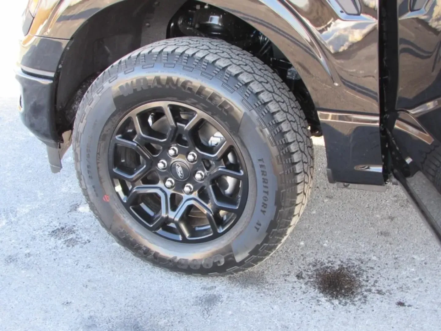 2026 /Black Ford F-150 STX (1FTEW2LPXTK) with an 2.7L V6 EcoBoost engine, 6A transmission, located at 12836 Highway 21, De Soto, MO, 63020, (636) 337-7777, 38.151867, -90.575615 - Looking for the perfect truck to enhance your work-life balance, family adventures, or weekend getaways? Look no further! At Pettus Ford De Soto in De Soto, MO, we present to you a fantastic opportunity to own a near-new 2026 Ford F-150 STX. With just 5 miles on the odometer, this quality used vehic - Photo#9