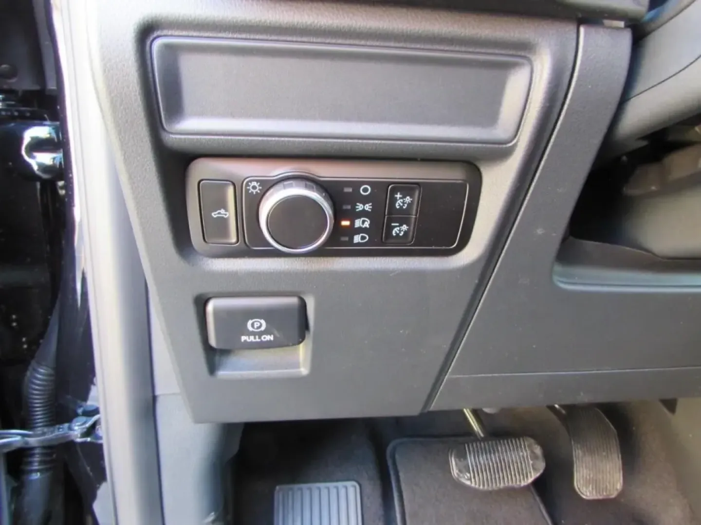 2026 /Black Ford F-150 STX (1FTEW2LPXTK) with an 2.7L V6 EcoBoost engine, 6A transmission, located at 12836 Highway 21, De Soto, MO, 63020, (636) 337-7777, 38.151867, -90.575615 - Looking for the perfect truck to enhance your work-life balance, family adventures, or weekend getaways? Look no further! At Pettus Ford De Soto in De Soto, MO, we present to you a fantastic opportunity to own a near-new 2026 Ford F-150 STX. With just 5 miles on the odometer, this quality used vehic - Photo#15