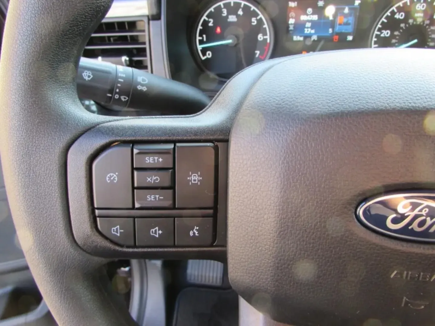 2026 /Black Ford F-150 STX (1FTEW2LPXTK) with an 2.7L V6 EcoBoost engine, 6A transmission, located at 12836 Highway 21, De Soto, MO, 63020, (636) 337-7777, 38.151867, -90.575615 - Looking for the perfect truck to enhance your work-life balance, family adventures, or weekend getaways? Look no further! At Pettus Ford De Soto in De Soto, MO, we present to you a fantastic opportunity to own a near-new 2026 Ford F-150 STX. With just 5 miles on the odometer, this quality used vehic - Photo#17