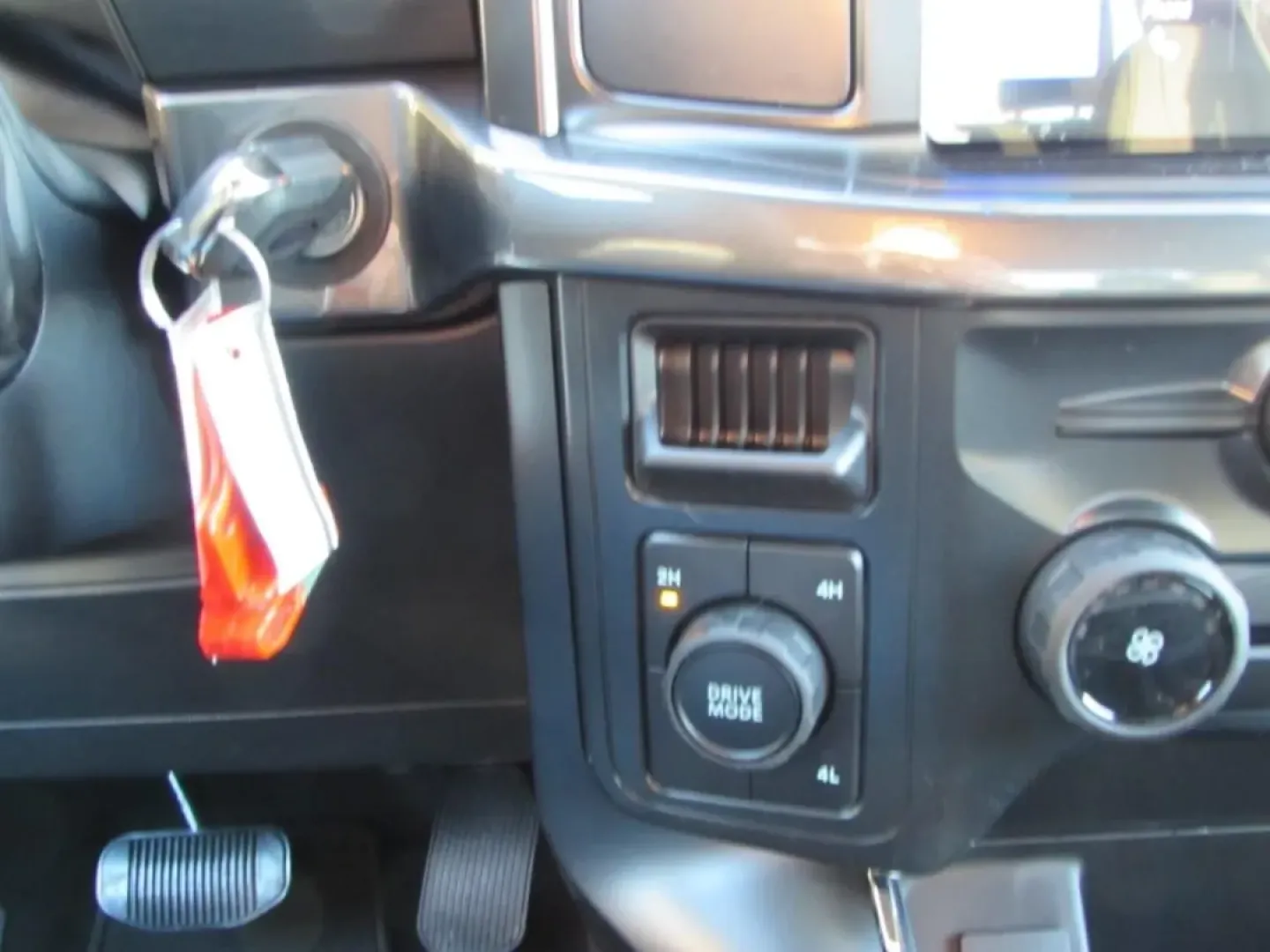 2026 /Black Ford F-150 STX (1FTEW2LPXTK) with an 2.7L V6 EcoBoost engine, 6A transmission, located at 12836 Highway 21, De Soto, MO, 63020, (636) 337-7777, 38.151867, -90.575615 - Looking for the perfect truck to enhance your work-life balance, family adventures, or weekend getaways? Look no further! At Pettus Ford De Soto in De Soto, MO, we present to you a fantastic opportunity to own a near-new 2026 Ford F-150 STX. With just 5 miles on the odometer, this quality used vehic - Photo#20