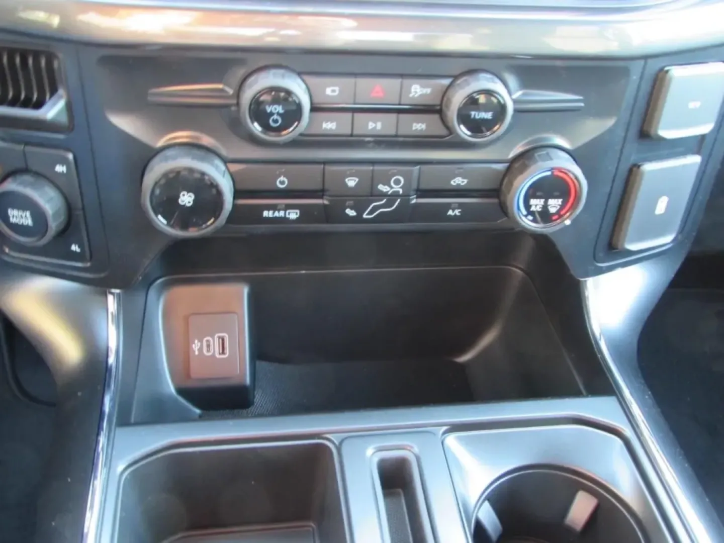 2026 /Black Ford F-150 STX (1FTEW2LPXTK) with an 2.7L V6 EcoBoost engine, 6A transmission, located at 12836 Highway 21, De Soto, MO, 63020, (636) 337-7777, 38.151867, -90.575615 - Looking for the perfect truck to enhance your work-life balance, family adventures, or weekend getaways? Look no further! At Pettus Ford De Soto in De Soto, MO, we present to you a fantastic opportunity to own a near-new 2026 Ford F-150 STX. With just 5 miles on the odometer, this quality used vehic - Photo#21