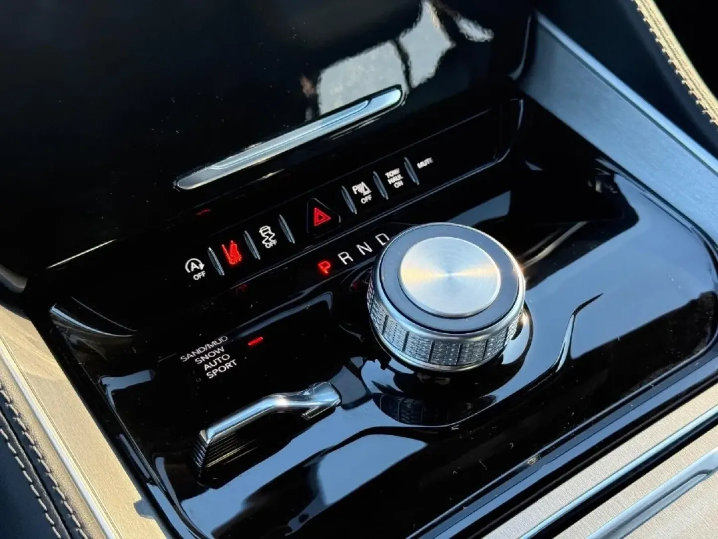 2026 /Global Black Leather Jeep Grand Wagoneer Limited (1C4SJVBP0TS) with an 3.0L I6 Hurricane SO Twin Turbo ESS engine, Automatic transmission, located at 970 Woodlawn Dr., Farmington, MO, 63640, (573) 431-7800, 37.825642, -90.468674 - Are you looking for the ultimate family SUV that combines luxury with rugged capability? Look no further than the stunning 2026 Jeep Grand Wagoneer Limited, now available at Pettus CDJR Farmington in Farmington, MO. This exceptional vehicle is perfect for growing families and adventure seekers alike - Photo#15