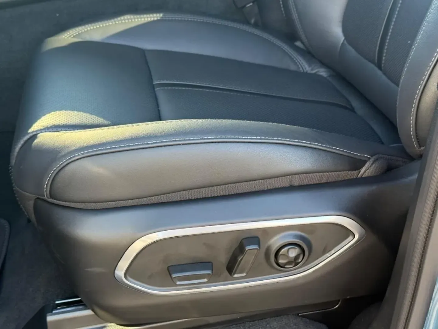 2026 /Global Black Leather Jeep Grand Wagoneer Limited (1C4SJVBP0TS) with an 3.0L I6 Hurricane SO Twin Turbo ESS engine, Automatic transmission, located at 970 Woodlawn Dr., Farmington, MO, 63640, (573) 431-7800, 37.825642, -90.468674 - Are you looking for the ultimate family SUV that combines luxury with rugged capability? Look no further than the stunning 2026 Jeep Grand Wagoneer Limited, now available at Pettus CDJR Farmington in Farmington, MO. This exceptional vehicle is perfect for growing families and adventure seekers alike - Photo#19