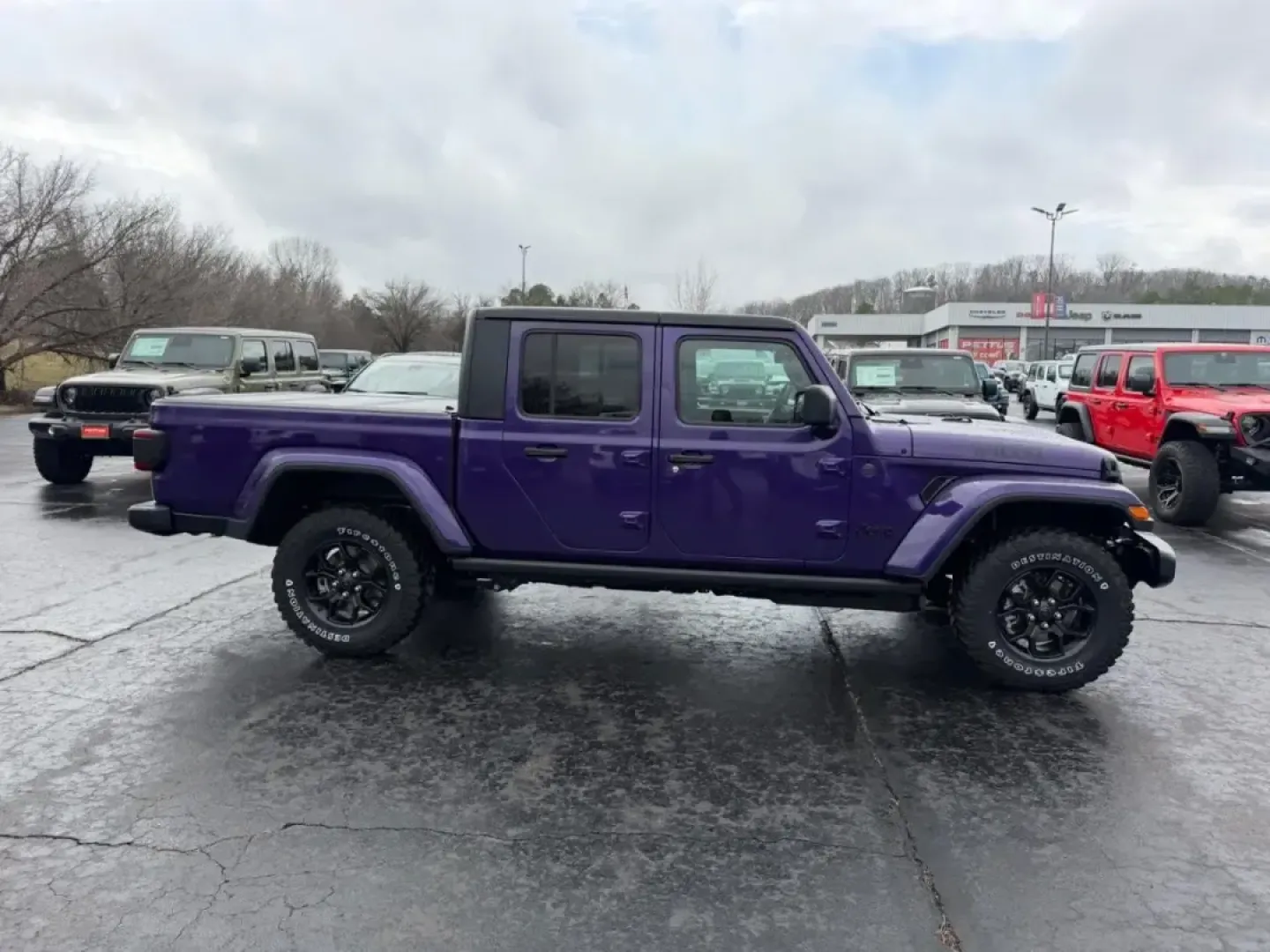 2026 /Black Cloth Jeep Gladiator Willys (1C6PJTAG2TL) with an 3.6L V6 engine, 6M transmission, located at 970 Woodlawn Dr., Farmington, MO, 63640, (573) 431-7800, 37.825642, -90.468674 - **Unleash Adventure with the 2026 Jeep Gladiator Willys Your Ultimate Off-Road Companion!**<br /> <br /> If you're seeking a vehicle that perfectly balances rugged capability with everyday practicality, look no further than the 2026 Jeep Gladiator Willys. Whether you're planning your next weekend a - Photo#1