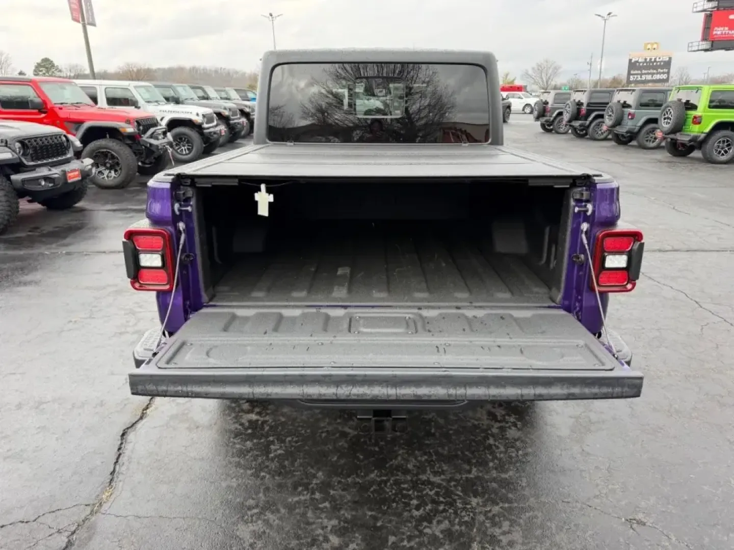 2026 /Black Cloth Jeep Gladiator Willys (1C6PJTAG2TL) with an 3.6L V6 engine, 6M transmission, located at 970 Woodlawn Dr., Farmington, MO, 63640, (573) 431-7800, 37.825642, -90.468674 - **Unleash Adventure with the 2026 Jeep Gladiator Willys Your Ultimate Off-Road Companion!**<br /> <br /> If you're seeking a vehicle that perfectly balances rugged capability with everyday practicality, look no further than the 2026 Jeep Gladiator Willys. Whether you're planning your next weekend a - Photo#4