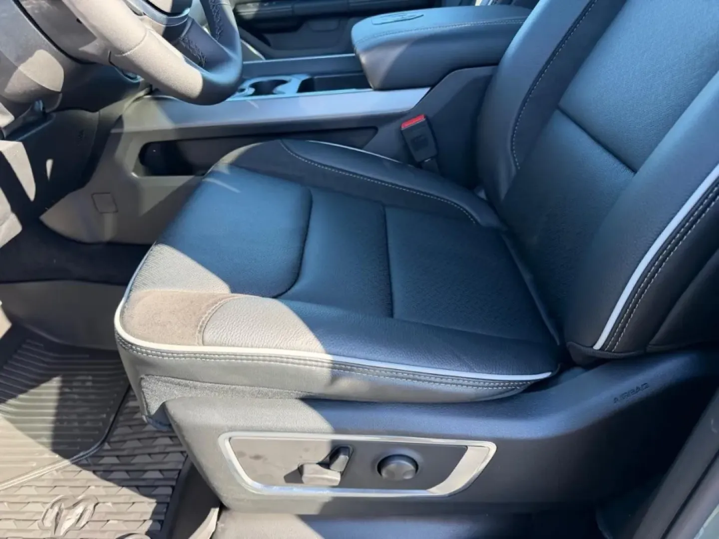 2026 /Black Leather Ram 1500 Laramie (1C6SRFJT1TN) with an 5.7L engine, Automatic transmission, located at 970 Woodlawn Dr., Farmington, MO, 63640, (573) 431-7800, 37.825642, -90.468674 - **Unleash Your Adventurous Spirit with the 2026 Ram 1500 Laramie Perfect for Weekend Escapes!**<br /> <br /> Are you ready to elevate your lifestyle and tackle both the daily grind and weekend getaways? The 2026 Ram 1500 Laramie is your ideal partner for living life to the fullest. Whether you're a - Photo#22