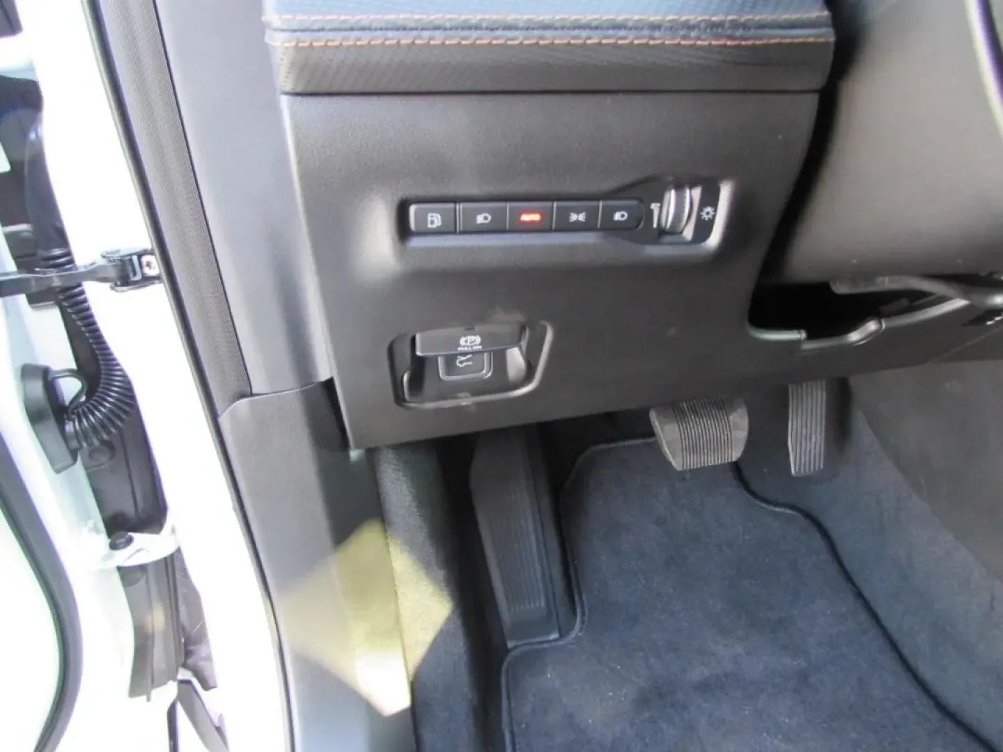 2026 /Global Black Jeep Cherokee Laredo (3C4PJMB22TT) with an 1.6L L4 DOHC 16V HYBRID engine, located at 12830 Highway 21, De Soto, MO, 63020, (636) 337-7777, 38.153099, -90.573624 - Picture your next weekend: a quick grocery run in De Soto turns into a spontaneous drive down Highway 21, then a family-friendly detour toward Washington State Park or a scenic cruise past the shops and eateries near Main Street-without worrying about weather, road conditions, or fuel stops. This ** - Photo#13