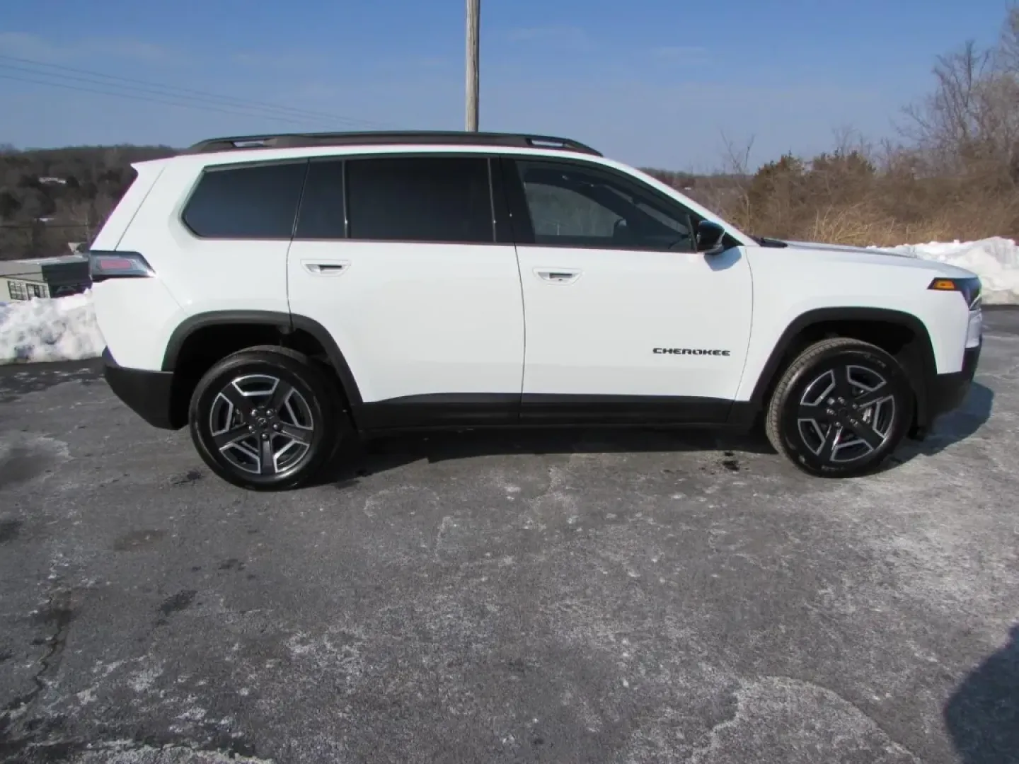 2026 /Global Black Jeep Cherokee Laredo (3C4PJMB22TT) with an 1.6L L4 DOHC 16V HYBRID engine, located at 12830 Highway 21, De Soto, MO, 63020, (636) 337-7777, 38.153099, -90.573624 - Picture your next weekend: a quick grocery run in De Soto turns into a spontaneous drive down Highway 21, then a family-friendly detour toward Washington State Park or a scenic cruise past the shops and eateries near Main Street-without worrying about weather, road conditions, or fuel stops. This ** - Photo#32