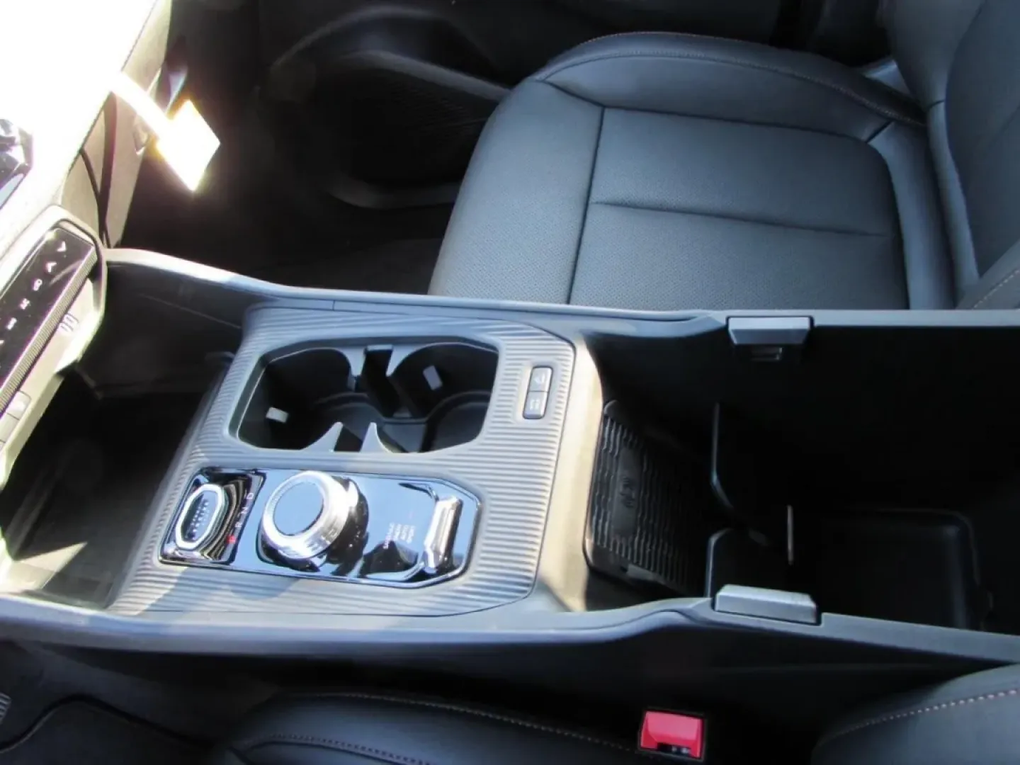 2026 /Global Black Jeep Cherokee Laredo (3C4PJMB22TT) with an 1.6L L4 DOHC 16V HYBRID engine, located at 12830 Highway 21, De Soto, MO, 63020, (636) 337-7777, 38.153099, -90.573624 - Picture your next weekend: a quick grocery run in De Soto turns into a spontaneous drive down Highway 21, then a family-friendly detour toward Washington State Park or a scenic cruise past the shops and eateries near Main Street-without worrying about weather, road conditions, or fuel stops. This ** - Photo#46