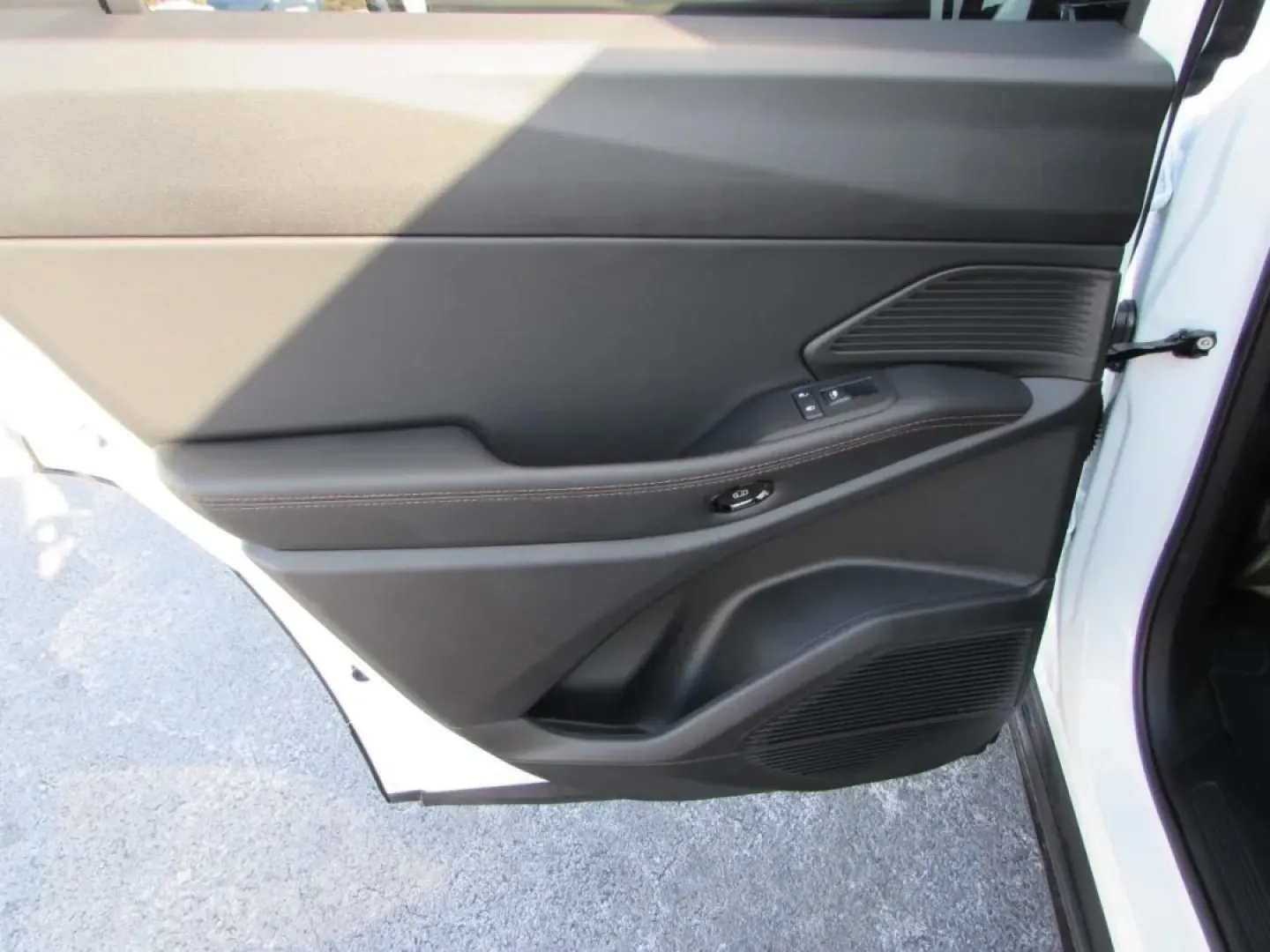 2026 /Global Black Jeep Cherokee Laredo (3C4PJMB22TT) with an 1.6L L4 DOHC 16V HYBRID engine, located at 12830 Highway 21, De Soto, MO, 63020, (636) 337-7777, 38.153099, -90.573624 - Picture your next weekend: a quick grocery run in De Soto turns into a spontaneous drive down Highway 21, then a family-friendly detour toward Washington State Park or a scenic cruise past the shops and eateries near Main Street-without worrying about weather, road conditions, or fuel stops. This ** - Photo#48