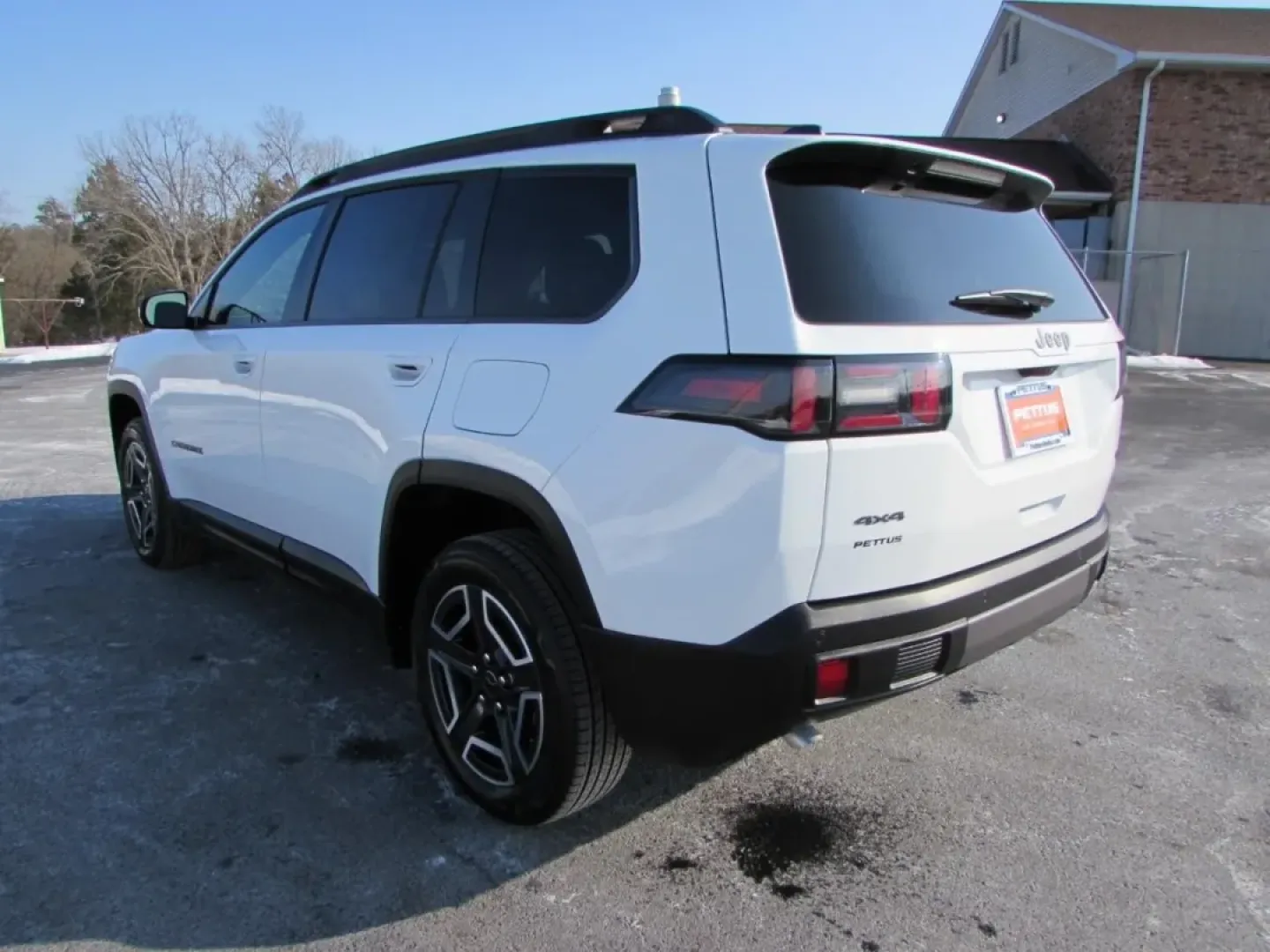 2026 /Global Black Jeep Cherokee Laredo (3C4PJMB22TT) with an 1.6L L4 DOHC 16V HYBRID engine, located at 12830 Highway 21, De Soto, MO, 63020, (636) 337-7777, 38.153099, -90.573624 - Picture your next weekend: a quick grocery run in De Soto turns into a spontaneous drive down Highway 21, then a family-friendly detour toward Washington State Park or a scenic cruise past the shops and eateries near Main Street-without worrying about weather, road conditions, or fuel stops. This ** - Photo#4