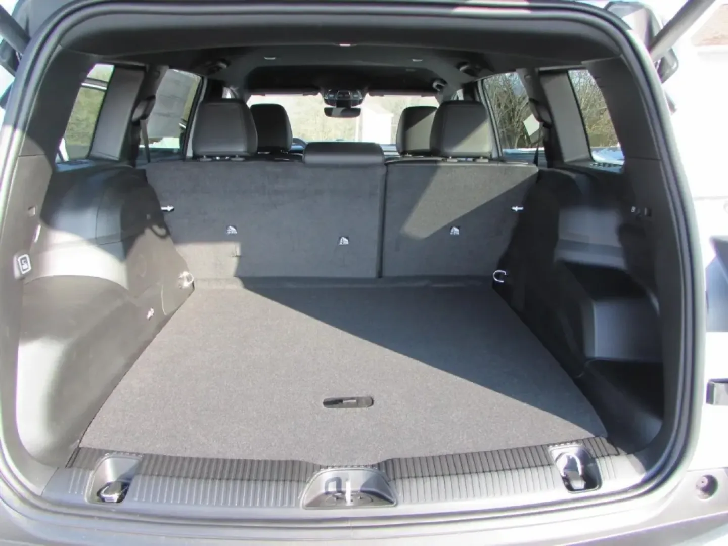 2026 /Global Black Jeep Cherokee Laredo (3C4PJMB22TT) with an 1.6L L4 DOHC 16V HYBRID engine, located at 12830 Highway 21, De Soto, MO, 63020, (636) 337-7777, 38.153099, -90.573624 - Picture your next weekend: a quick grocery run in De Soto turns into a spontaneous drive down Highway 21, then a family-friendly detour toward Washington State Park or a scenic cruise past the shops and eateries near Main Street-without worrying about weather, road conditions, or fuel stops. This ** - Photo#51