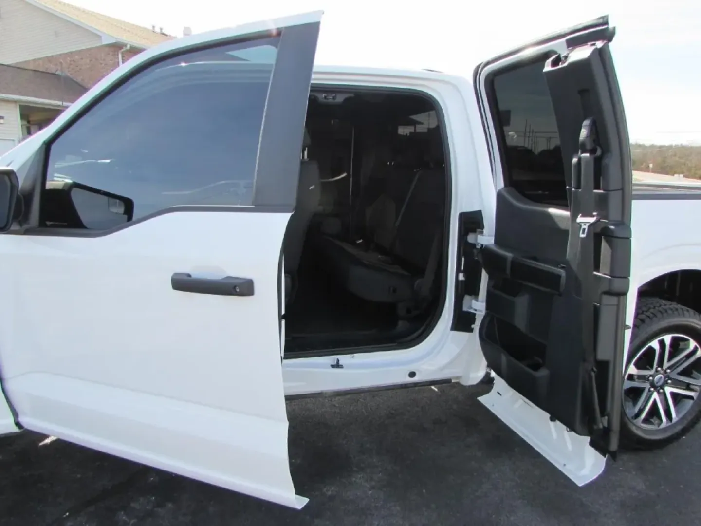 2023 /Black Ford F-150 XL (1FTEX1EP3PK) with an 2.7L V6 DOHC 24V engine, Automatic transmission, located at 12836 Highway 21, De Soto, MO, 63020, (636) 337-7777, 38.151867, -90.575615 - Whether your weekends revolve around hauling gear to the river, towing a trailer to a campsite, or simply powering through a long commute with confidence when Missouri weather turns, this **2023 Ford F-150** is built for real life. It's the kind of truck that fits right in on Hwy 21, handles farm-an - Photo#27