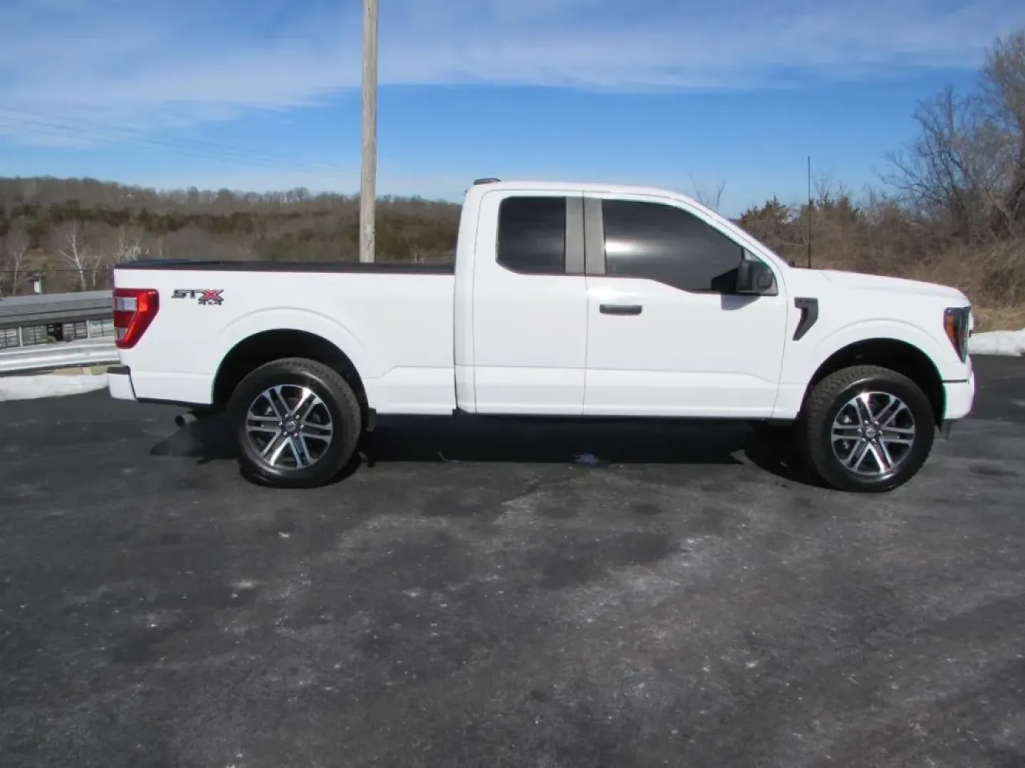 2023 /Black Ford F-150 XL (1FTEX1EP3PK) with an 2.7L V6 DOHC 24V engine, Automatic transmission, located at 12836 Highway 21, De Soto, MO, 63020, (636) 337-7777, 38.151867, -90.575615 - Whether your weekends revolve around hauling gear to the river, towing a trailer to a campsite, or simply powering through a long commute with confidence when Missouri weather turns, this **2023 Ford F-150** is built for real life. It's the kind of truck that fits right in on Hwy 21, handles farm-an - Photo#7