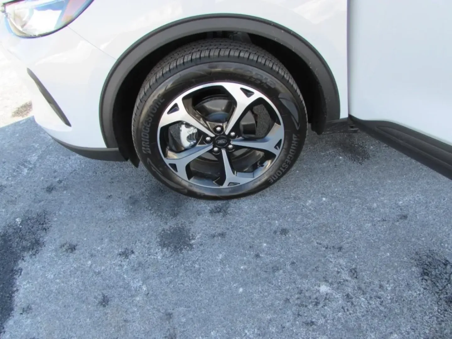 2026 /Ebony Ford Escape ST-Line Select (1FMCU9NA8TU) with an 2.0L engine, 8A transmission, located at 12836 Highway 21, De Soto, MO, 63020, (636) 337-7777, 38.151867, -90.575615 - Need a versatile SUV that can handle weekday commutes from De Soto to St. Louis, school drop-offs, and spontaneous weekend getaways to the Ozarks without feeling bulky? This 2026 Ford Escape ST-Line Select AWD is built for real life-easy to park, confident in changing Missouri weather, and comfortab - Photo#9