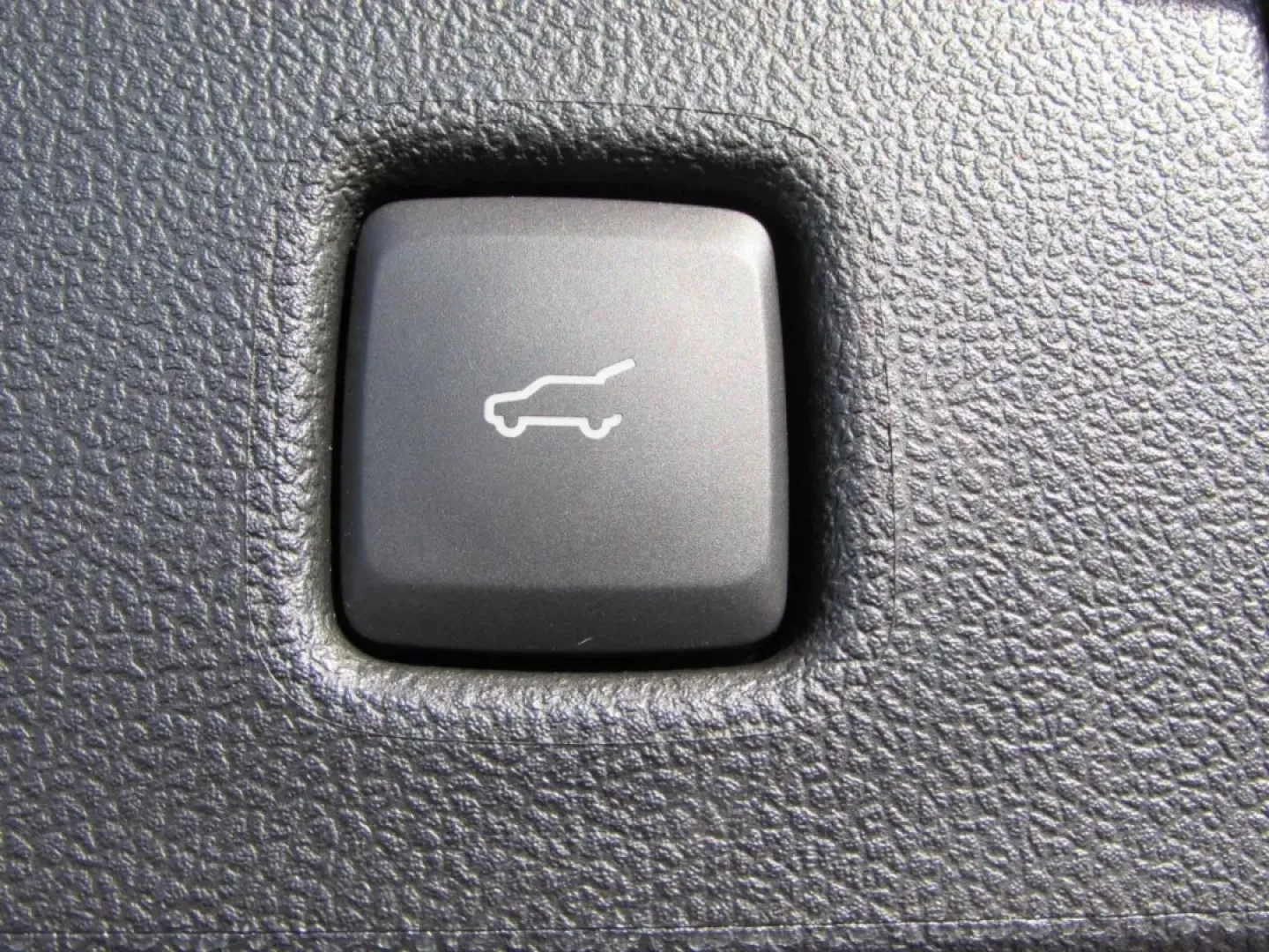 2026 /Ebony Ford Escape ST-Line Select (1FMCU9NA8TU) with an 2.0L engine, 8A transmission, located at 12836 Highway 21, De Soto, MO, 63020, (636) 337-7777, 38.151867, -90.575615 - Need a versatile SUV that can handle weekday commutes from De Soto to St. Louis, school drop-offs, and spontaneous weekend getaways to the Ozarks without feeling bulky? This 2026 Ford Escape ST-Line Select AWD is built for real life-easy to park, confident in changing Missouri weather, and comfortab - Photo#26