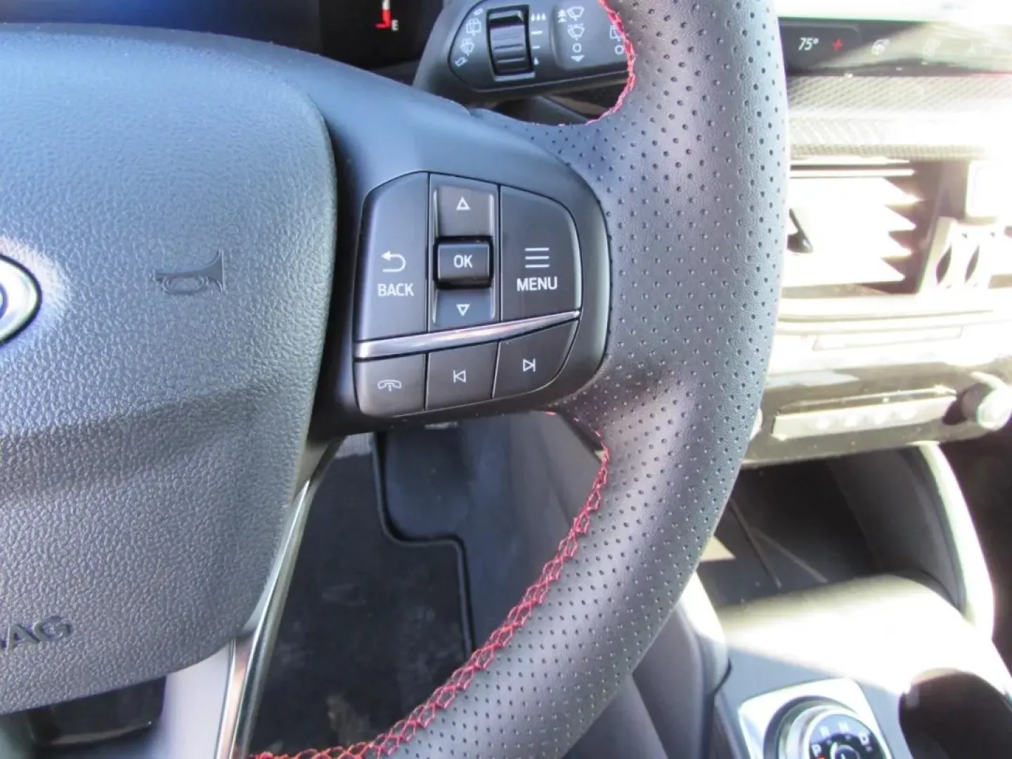 2026 /Ebony Ford Escape ST-Line Select (1FMCU9NZ1TU) with an 2.5L iVCT Atkinson Cycle I-4 Hybrid engine, CVT transmission, located at 12836 Highway 21, De Soto, MO, 63020, (636) 337-7777, 38.151867, -90.575615 - If your week is a mix of school drop-offs, I-55 commutes, and weekend getaways to the parks and backroads around Jefferson County, this 2026 Ford Escape Hybrid ST-Line Select is built for your real life. With All Wheel Drive confidence, hybrid efficiency, and a sporty ST-Line vibe, it's the kind of - Photo#15