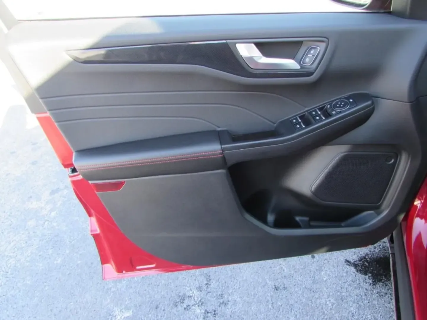 2026 /Ebony Ford Escape ST-Line Select (1FMCU9NZ1TU) with an 2.5L iVCT Atkinson Cycle I-4 Hybrid engine, CVT transmission, located at 12836 Highway 21, De Soto, MO, 63020, (636) 337-7777, 38.151867, -90.575615 - If your week is a mix of school drop-offs, I-55 commutes, and weekend getaways to the parks and backroads around Jefferson County, this 2026 Ford Escape Hybrid ST-Line Select is built for your real life. With All Wheel Drive confidence, hybrid efficiency, and a sporty ST-Line vibe, it's the kind of - Photo#38