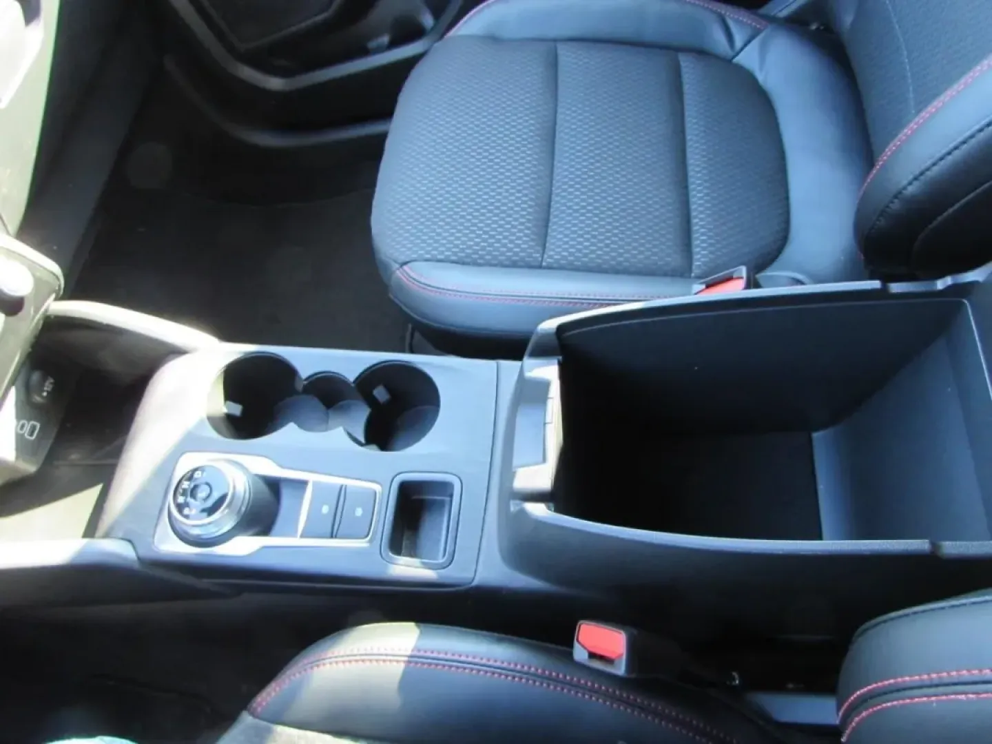 2026 /Ebony Ford Escape ST-Line Select (1FMCU9NZ1TU) with an 2.5L iVCT Atkinson Cycle I-4 Hybrid engine, CVT transmission, located at 12836 Highway 21, De Soto, MO, 63020, (636) 337-7777, 38.151867, -90.575615 - If your week is a mix of school drop-offs, I-55 commutes, and weekend getaways to the parks and backroads around Jefferson County, this 2026 Ford Escape Hybrid ST-Line Select is built for your real life. With All Wheel Drive confidence, hybrid efficiency, and a sporty ST-Line vibe, it's the kind of - Photo#48