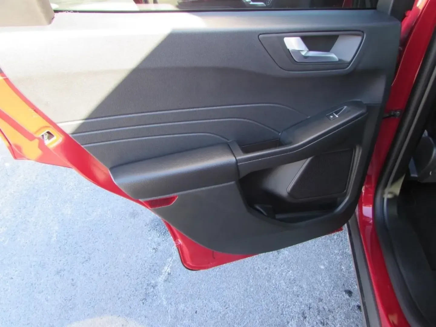 2026 /Ebony Ford Escape ST-Line Select (1FMCU9NZ1TU) with an 2.5L iVCT Atkinson Cycle I-4 Hybrid engine, CVT transmission, located at 12836 Highway 21, De Soto, MO, 63020, (636) 337-7777, 38.151867, -90.575615 - If your week is a mix of school drop-offs, I-55 commutes, and weekend getaways to the parks and backroads around Jefferson County, this 2026 Ford Escape Hybrid ST-Line Select is built for your real life. With All Wheel Drive confidence, hybrid efficiency, and a sporty ST-Line vibe, it's the kind of - Photo#50