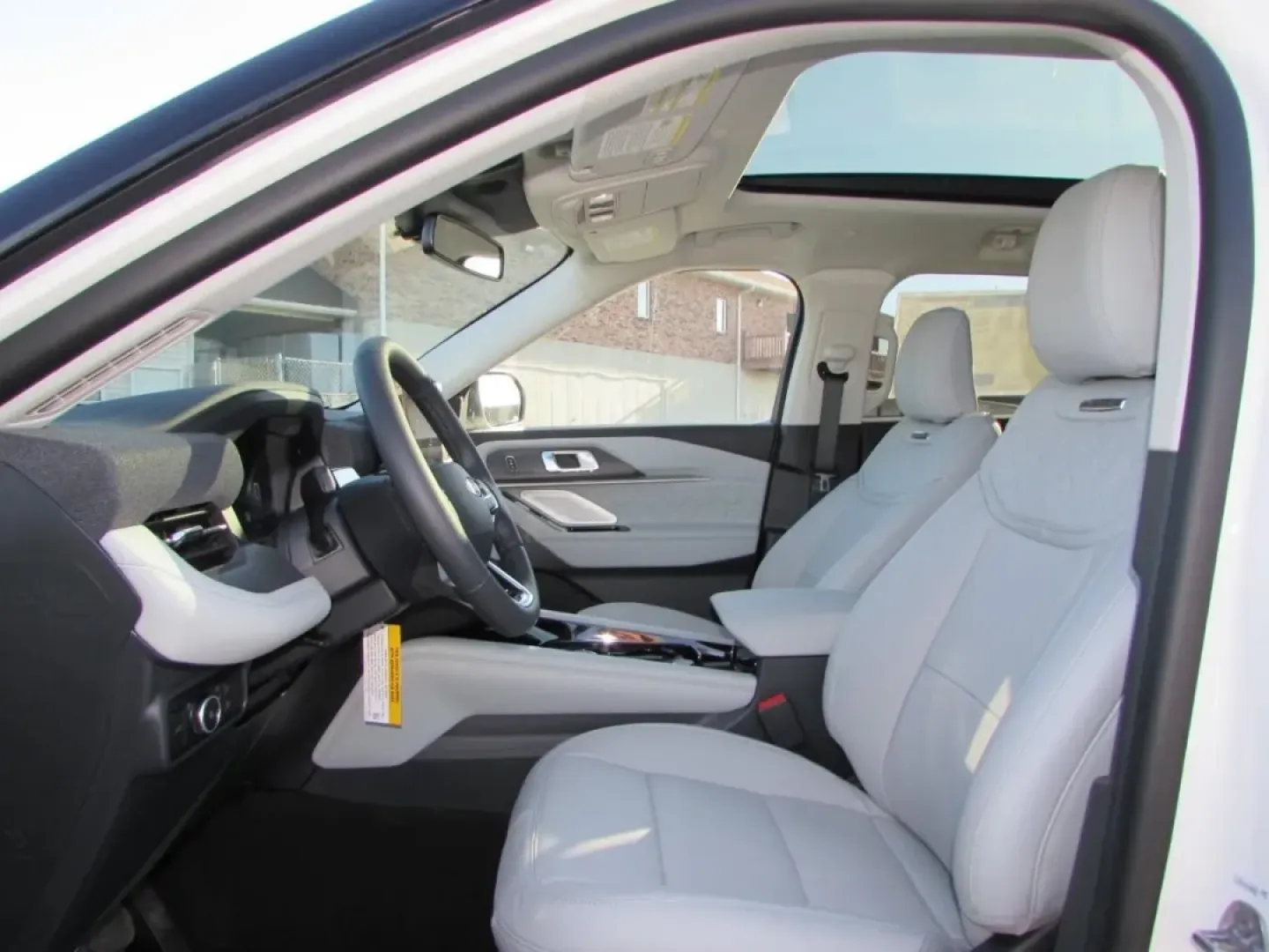 2026 /Salt Crystal/Onyx Ford Explorer Platinum (1FMUK8HH5TG) with an 2.3L EcoBoost I-4 engine, Automatic transmission, located at 12836 Highway 21, De Soto, MO, 63020, (636) 337-7777, 38.151867, -90.575615 - Build your next chapter around comfort, confidence, and room to roam-because a three-row SUV should make weekday carpools feel easy and weekend escapes feel effortless. This **2026 Ford Explorer Platinum** is a near-new, road-trip-ready SUV that fits life in and around De Soto, whether you're commut - Photo#18