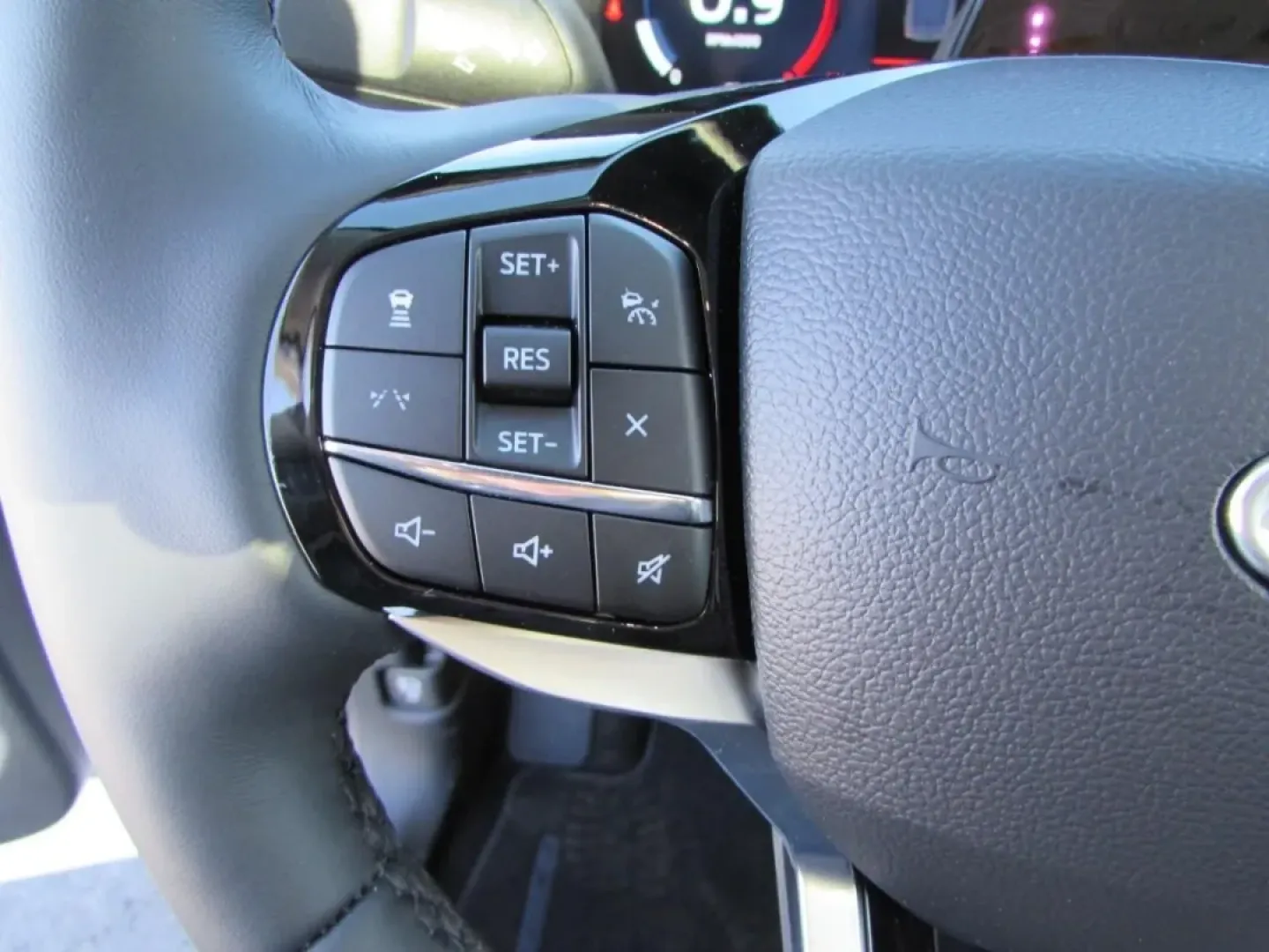 2026 /Salt Crystal/Onyx Ford Explorer Platinum (1FMUK8HH5TG) with an 2.3L EcoBoost I-4 engine, Automatic transmission, located at 12836 Highway 21, De Soto, MO, 63020, (636) 337-7777, 38.151867, -90.575615 - Build your next chapter around comfort, confidence, and room to roam-because a three-row SUV should make weekday carpools feel easy and weekend escapes feel effortless. This **2026 Ford Explorer Platinum** is a near-new, road-trip-ready SUV that fits life in and around De Soto, whether you're commut - Photo#21