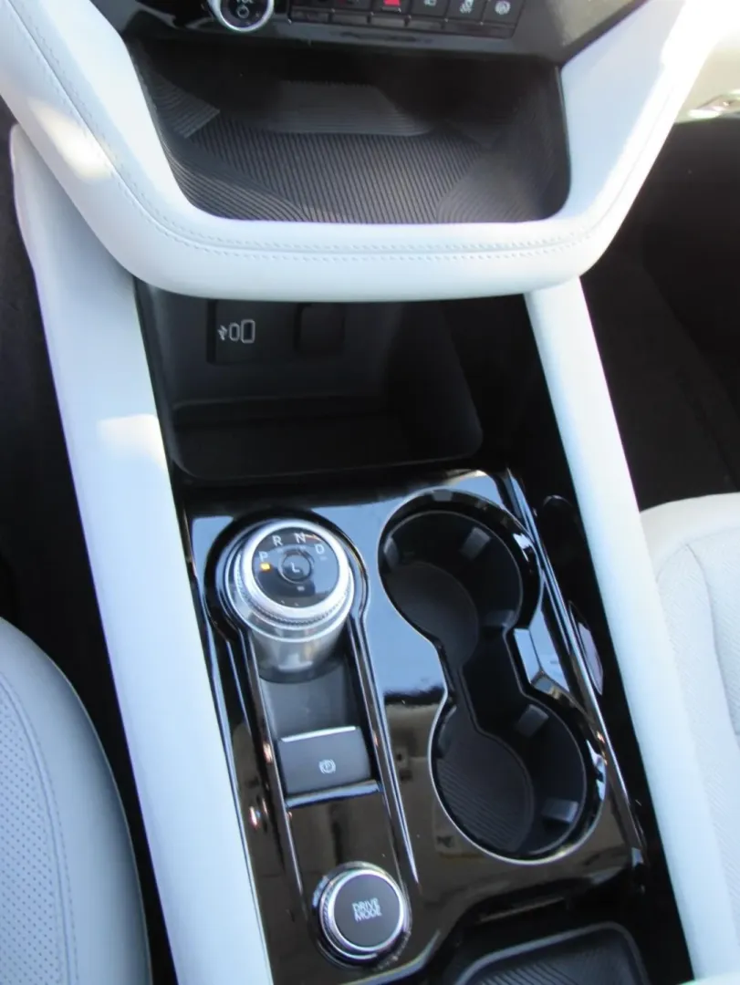 2026 /Salt Crystal/Onyx Ford Explorer Platinum (1FMUK8HH5TG) with an 2.3L EcoBoost I-4 engine, Automatic transmission, located at 12836 Highway 21, De Soto, MO, 63020, (636) 337-7777, 38.151867, -90.575615 - Build your next chapter around comfort, confidence, and room to roam-because a three-row SUV should make weekday carpools feel easy and weekend escapes feel effortless. This **2026 Ford Explorer Platinum** is a near-new, road-trip-ready SUV that fits life in and around De Soto, whether you're commut - Photo#26