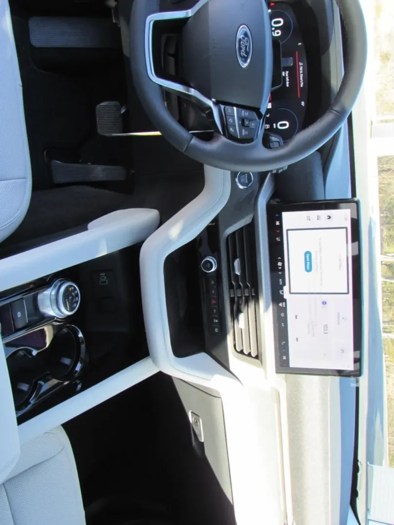 2026 /Salt Crystal/Onyx Ford Explorer Platinum (1FMUK8HH5TG) with an 2.3L EcoBoost I-4 engine, Automatic transmission, located at 12836 Highway 21, De Soto, MO, 63020, (636) 337-7777, 38.151867, -90.575615 - Build your next chapter around comfort, confidence, and room to roam-because a three-row SUV should make weekday carpools feel easy and weekend escapes feel effortless. This **2026 Ford Explorer Platinum** is a near-new, road-trip-ready SUV that fits life in and around De Soto, whether you're commut - Photo#28