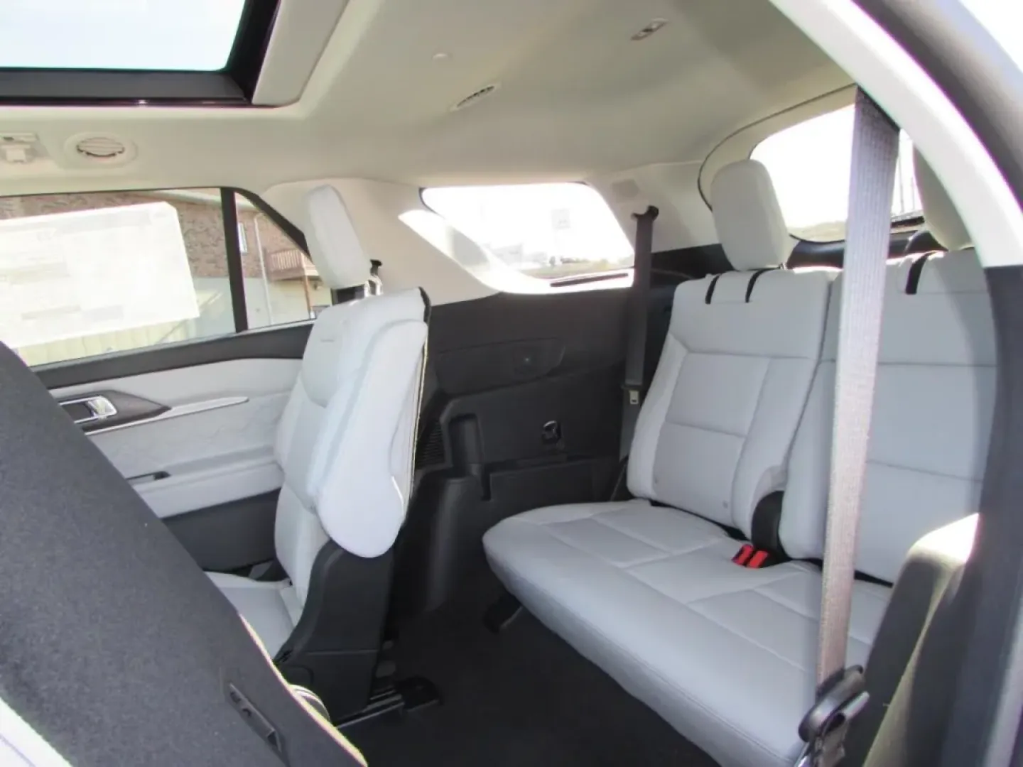 2026 /Salt Crystal/Onyx Ford Explorer Platinum (1FMUK8HH5TG) with an 2.3L EcoBoost I-4 engine, Automatic transmission, located at 12836 Highway 21, De Soto, MO, 63020, (636) 337-7777, 38.151867, -90.575615 - Build your next chapter around comfort, confidence, and room to roam-because a three-row SUV should make weekday carpools feel easy and weekend escapes feel effortless. This **2026 Ford Explorer Platinum** is a near-new, road-trip-ready SUV that fits life in and around De Soto, whether you're commut - Photo#32