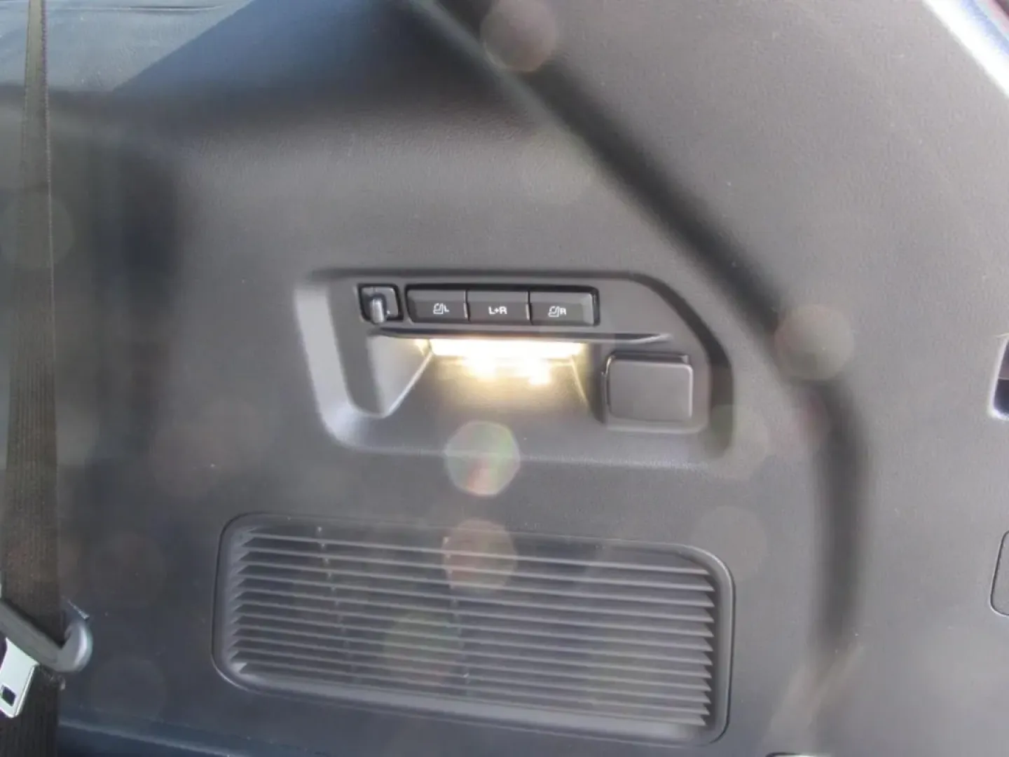 2026 /Salt Crystal/Onyx Ford Explorer Platinum (1FMUK8HH5TG) with an 2.3L EcoBoost I-4 engine, Automatic transmission, located at 12836 Highway 21, De Soto, MO, 63020, (636) 337-7777, 38.151867, -90.575615 - Build your next chapter around comfort, confidence, and room to roam-because a three-row SUV should make weekday carpools feel easy and weekend escapes feel effortless. This **2026 Ford Explorer Platinum** is a near-new, road-trip-ready SUV that fits life in and around De Soto, whether you're commut - Photo#37