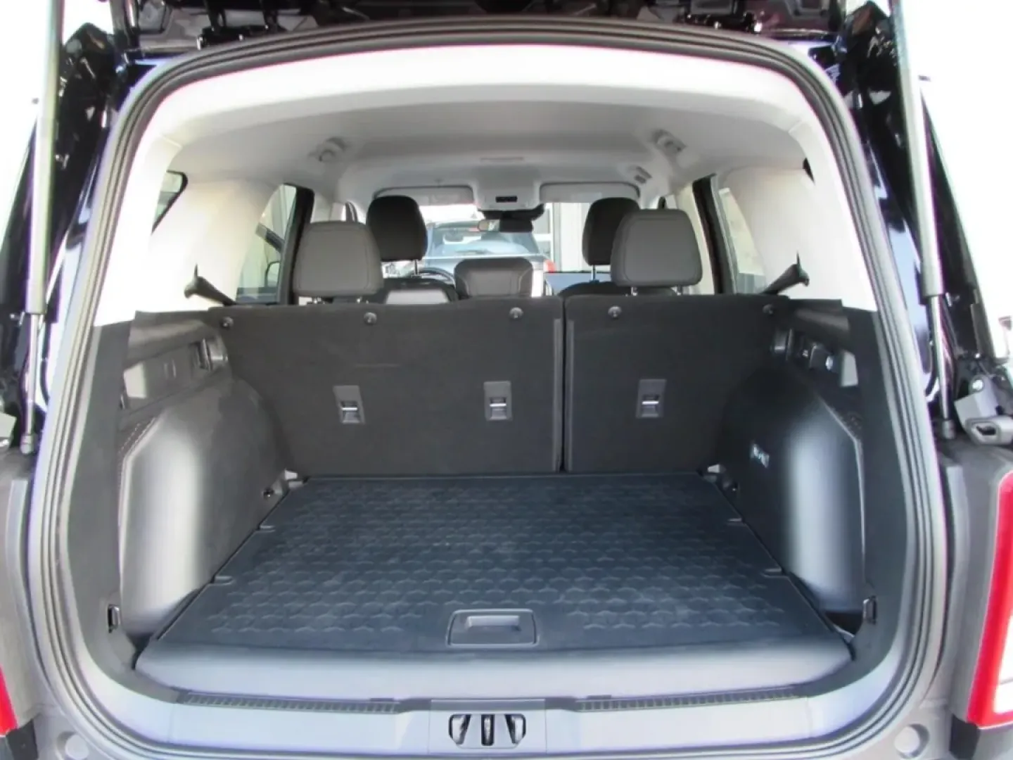 2026 /Medium Lt Smoked Truffle Ford Bronco Sport Big Bend (3FMCR9BN4TR) with an 1.5L EcoBoost engine, Automatic transmission, located at 12836 Highway 21, De Soto, MO, 63020, (636) 337-7777, 38.151867, -90.575615 - Ready for weekend trailheads, weekday commutes, and spur-of-the-moment road trips down Highway 21, this **2026 Ford Bronco Sport Big Bend** is built for drivers who want everyday comfort with real SUV capability. If your lifestyle includes hauling gear to Washington State Park, meeting friends for d - Photo#24